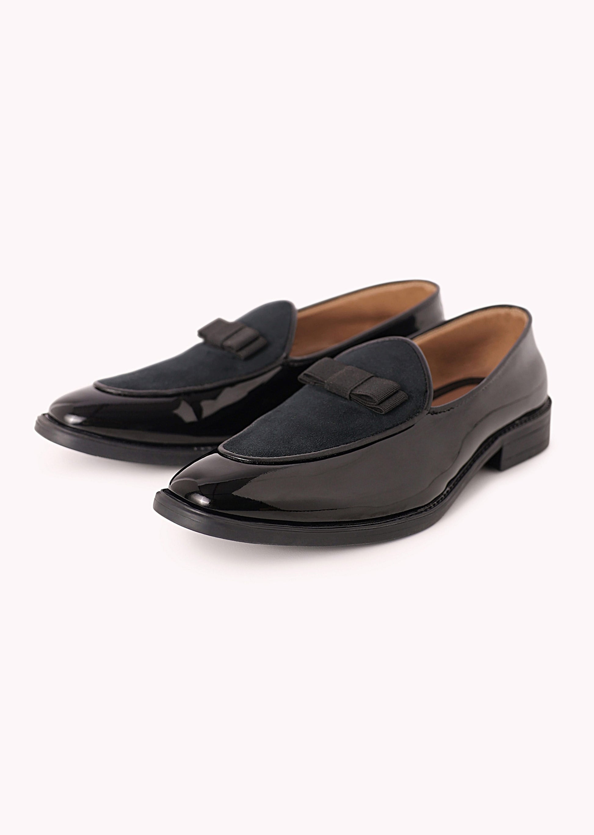 black_bow_ju-sg179262_1_70000c2a-c4a2-41dd-80df-dbcca80d26fc.jpg