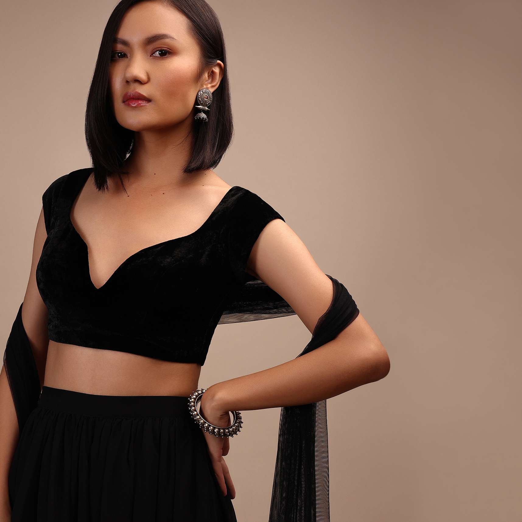 black_cap_sleeves_blouse-m001blat446y-sg92241_2_a929929b-e52b-492e-af18-47158e30e440.jpg