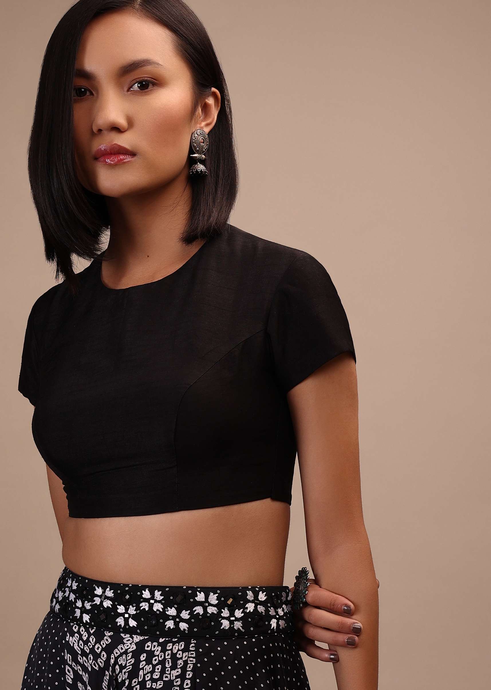 black_cap_sleeves_blouse-m001blonra05y-sg95280_1_c6264abf-a435-4cc5-bafd-07a21987b607.jpg