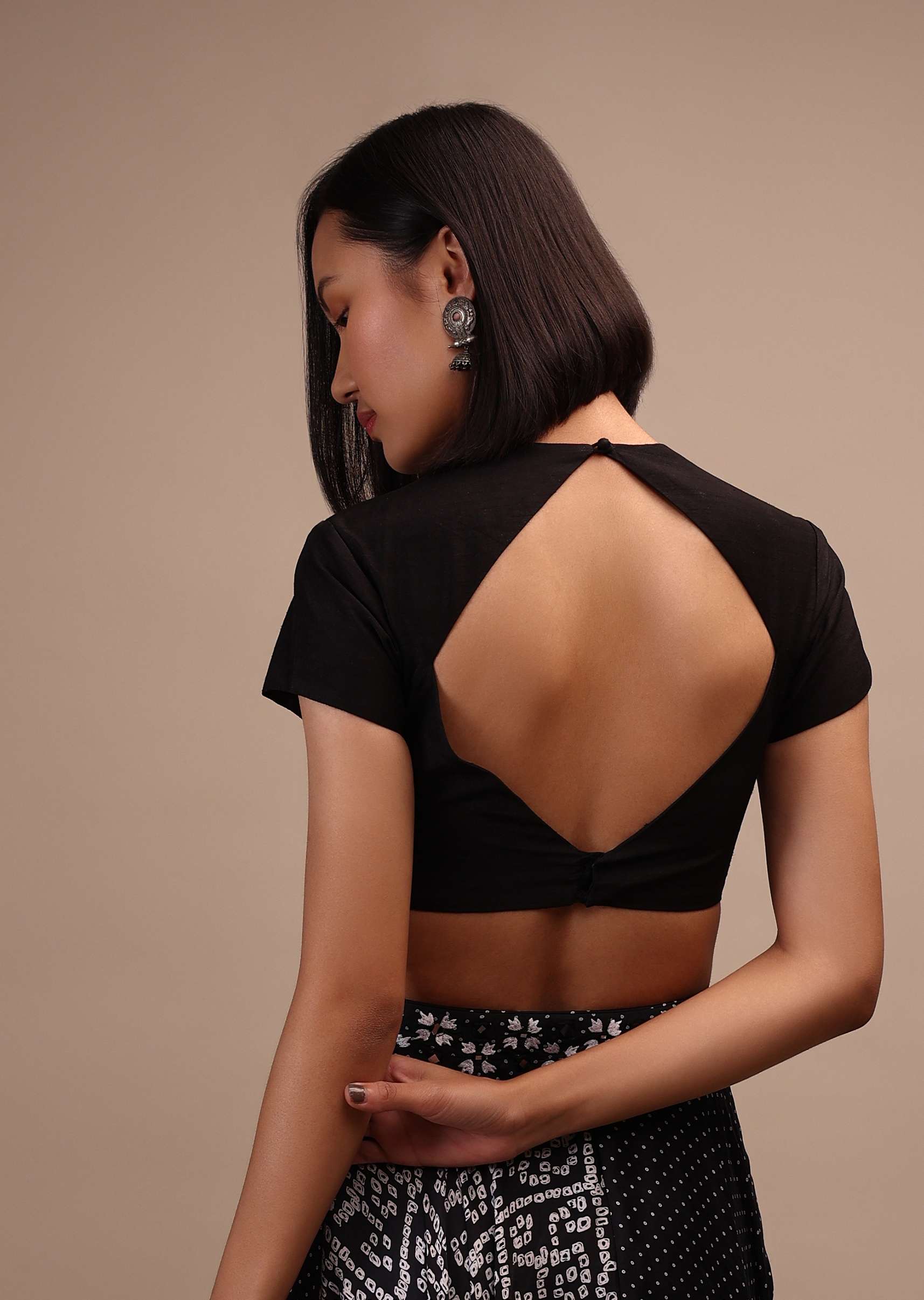 black_cap_sleeves_blouse-m001blonra05y-sg95280_4_2b8d5a55-3d0a-4027-942c-080076399bd2.jpg