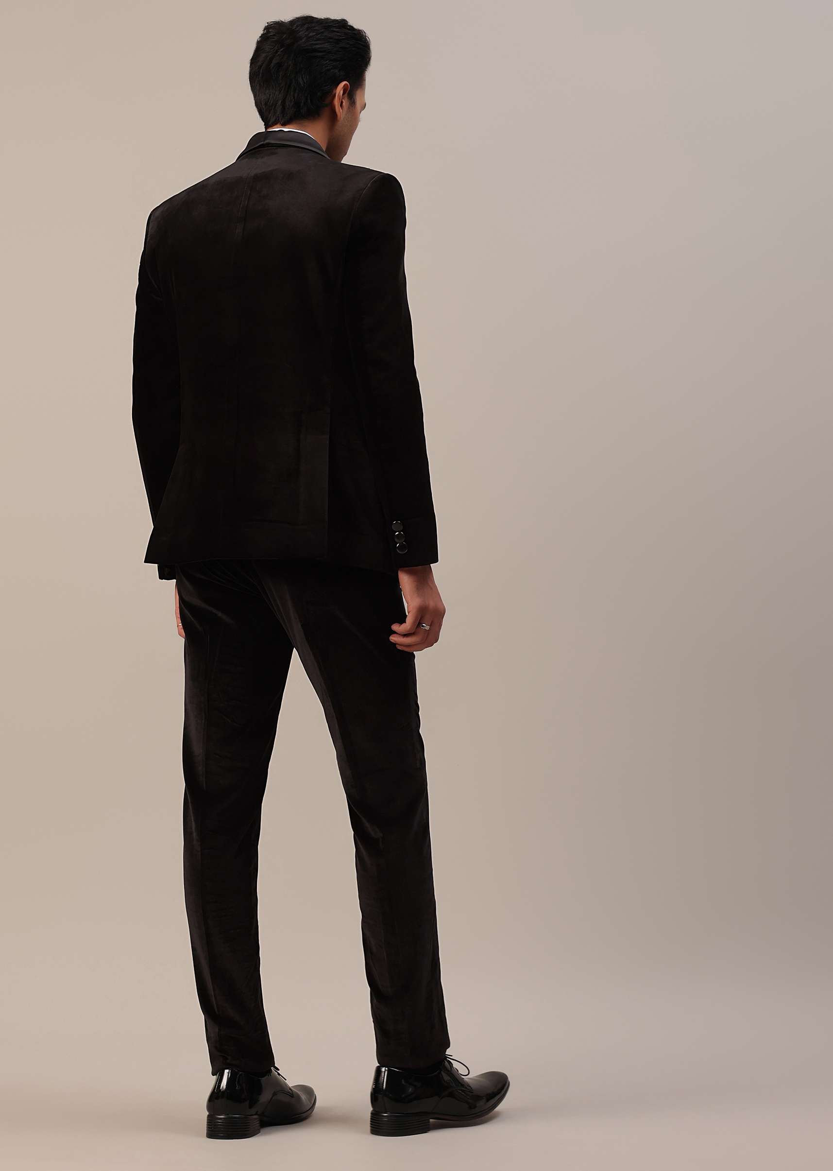 black_crystal_handwork_tuxedo_set_in_velvet-sg170891_12_b8253b04-b9d6-4e6b-a61d-9e1eeb68cf12.jpg