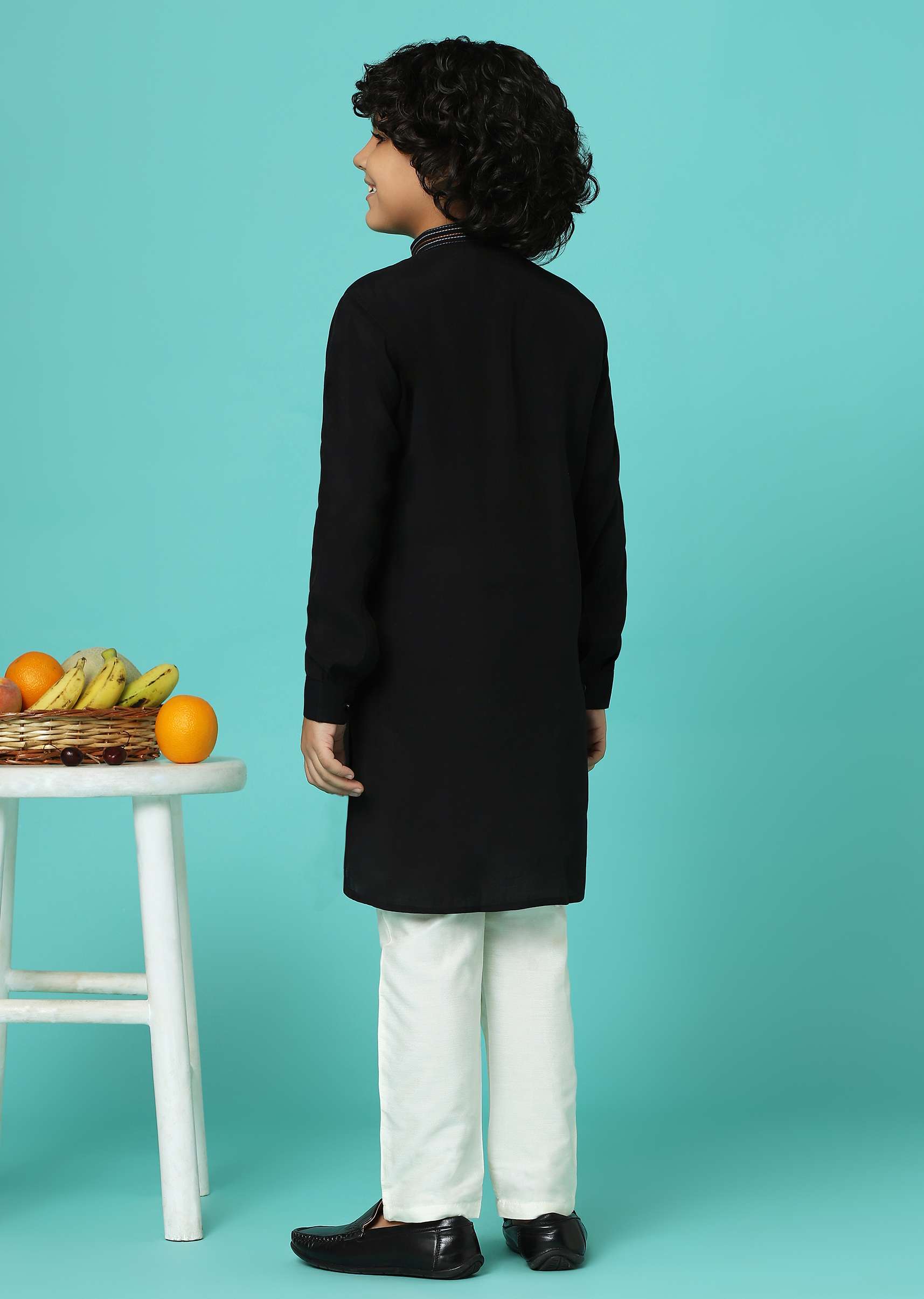 black_embroidered_kurta-sg159760_2_77b63a8a-598d-45d3-9ed5-7dcfc82a0214.jpg