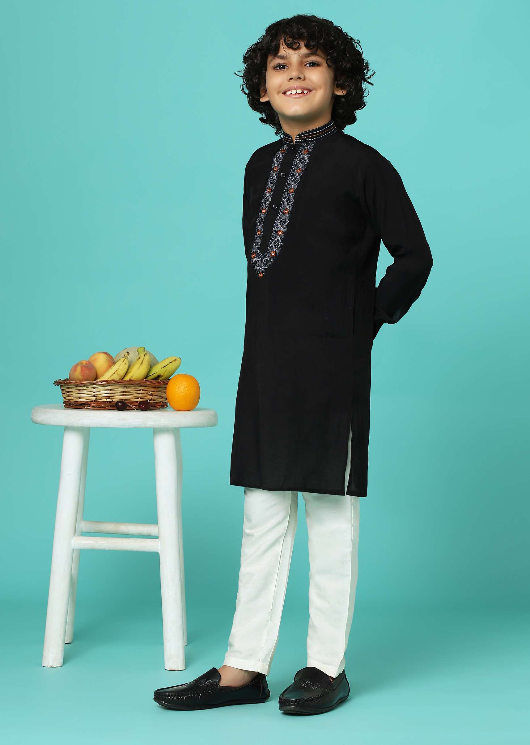 black_embroidered_kurta-sg159760_5_23cab19e-0860-4ce0-9963-6e905121e0f0.jpg