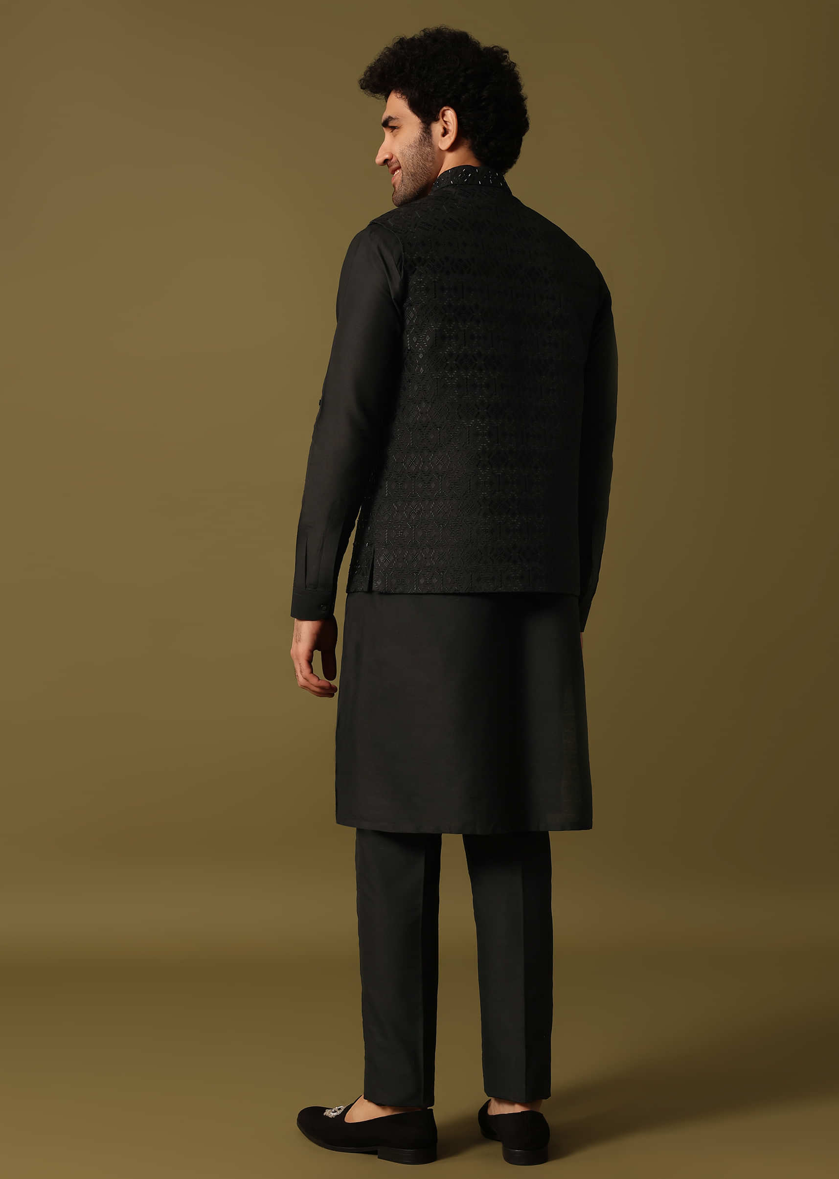 black_embroidered_kurta_jacket_set-sg228718_3_81137dfc-38f9-4e2f-8c90-cccb093789c4.jpg