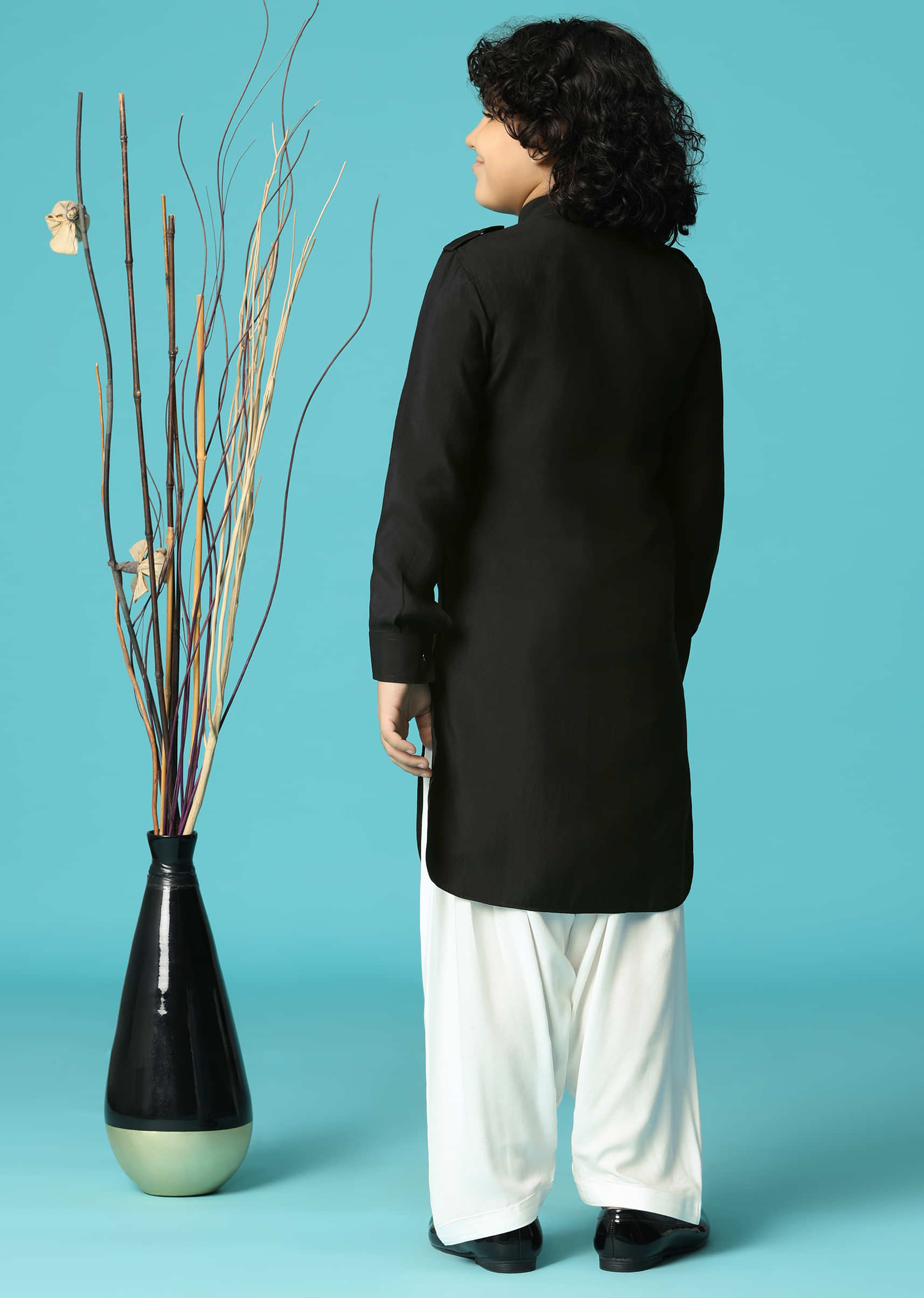 black_embroidered_silk_kurta_salw-sg242300_14_d5229766-eab0-4bfb-af48-d81a6459c6ed.jpg