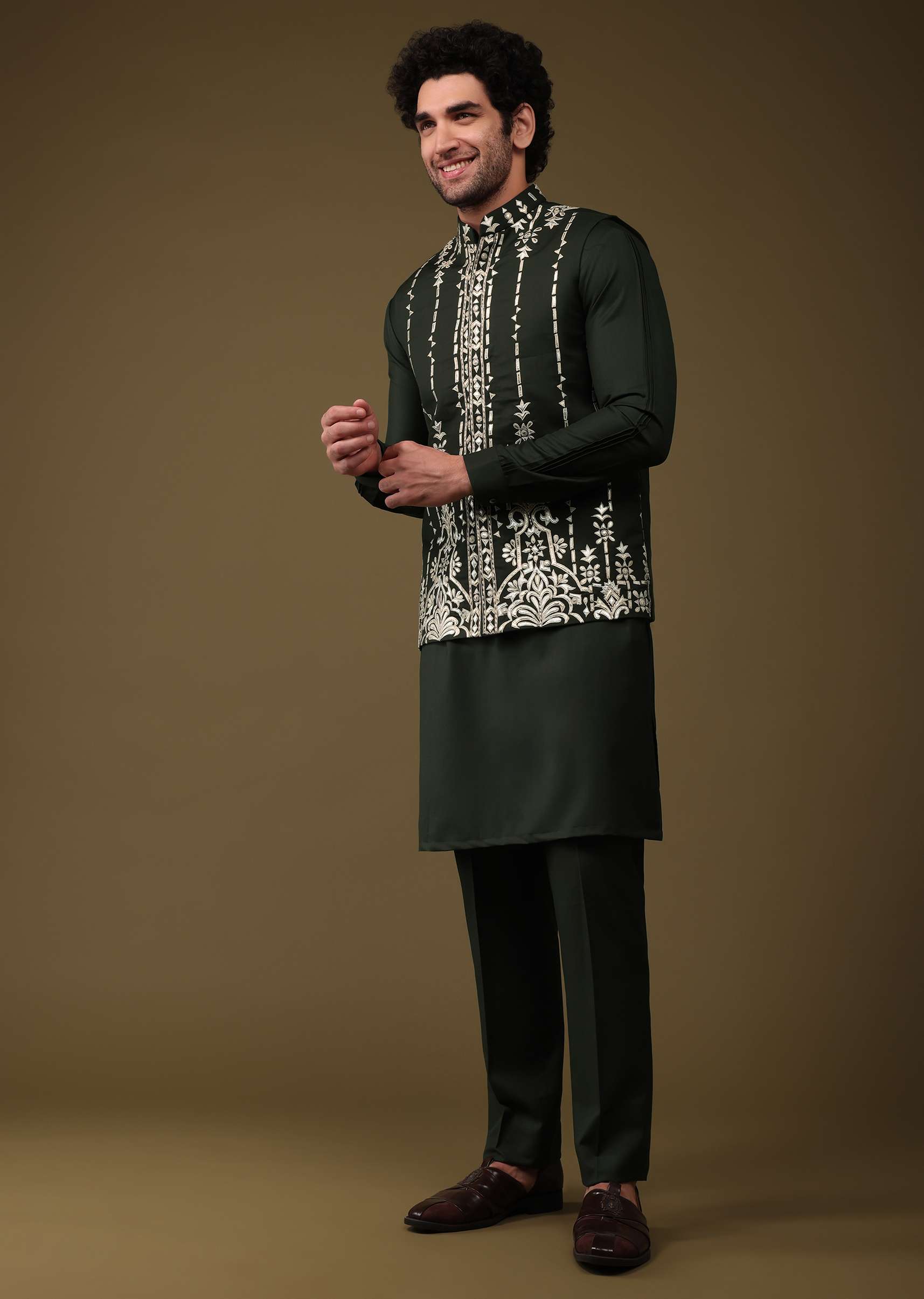 black_festive_bandi_jacket_set-sg150107_14_774d55c8-ddbd-4ca3-a730-23869d85657b.jpg