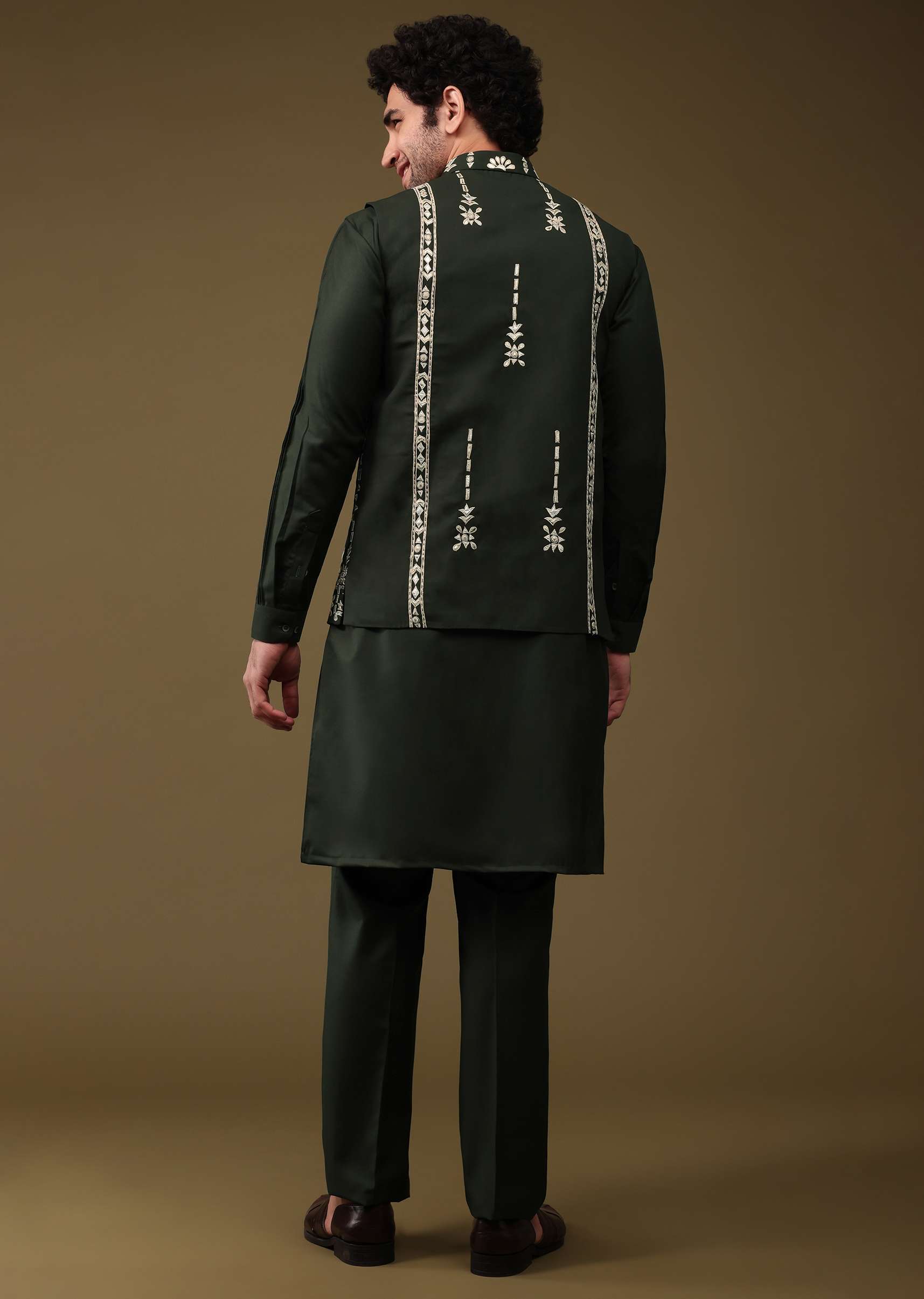 black_festive_bandi_jacket_set-sg150107_15_57886729-f2f0-47de-89f7-68737b10bad9.jpg