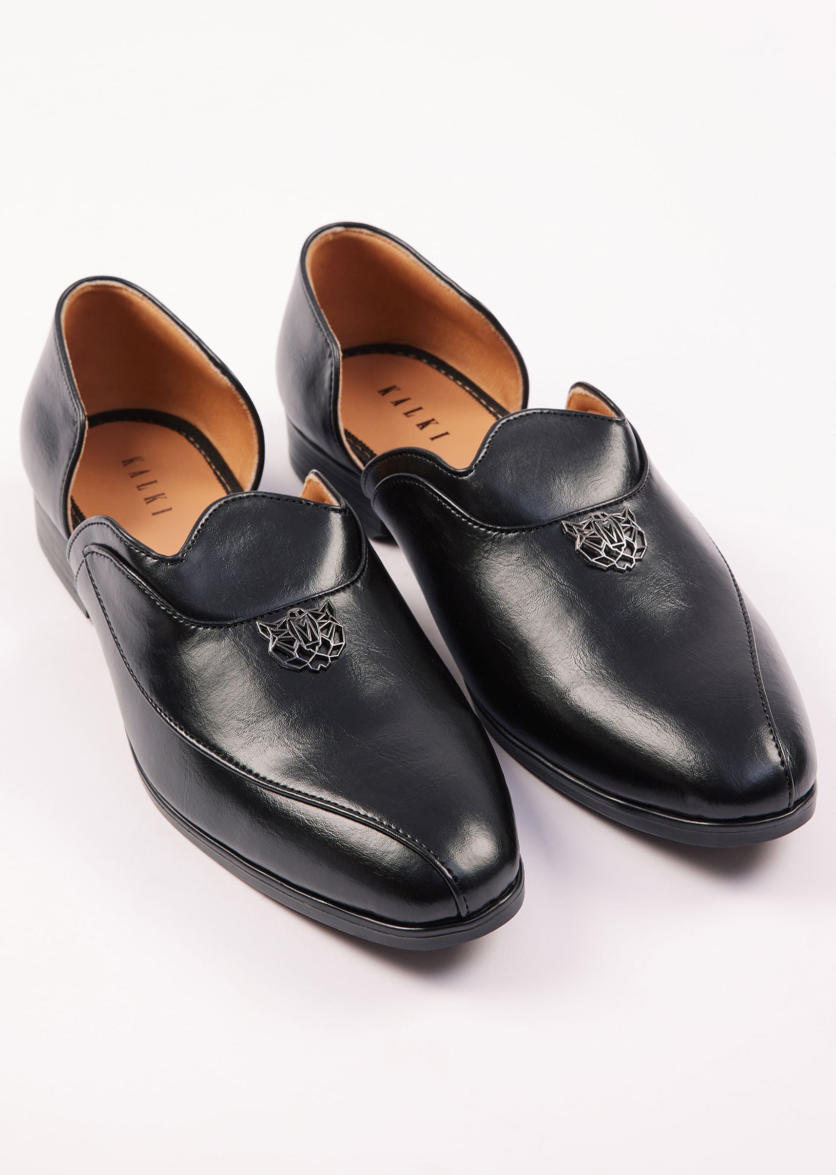 black_glossy_juttis_for_men-sg250349_1_9230b9e9-98ca-425b-94cc-4e668764e11f.jpg