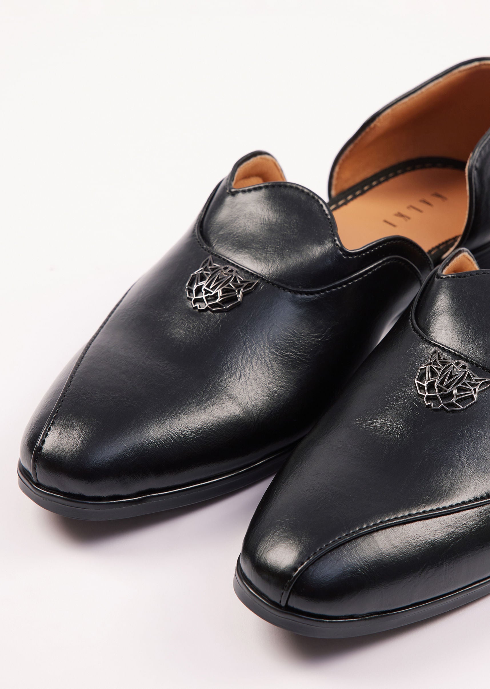 black_glossy_juttis_for_men-sg250349_3_5756fc5a-c525-4ec3-8e2c-2a75e73e6d9d.jpg
