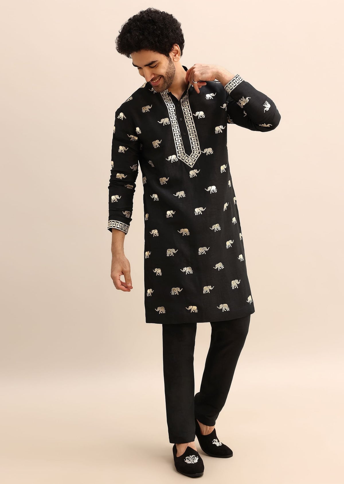 black_gold_foil_applique_motifs_work_kurta_-sg235666_6_2b915120-f3e6-4094-8184-84e3108fa6e9.jpg