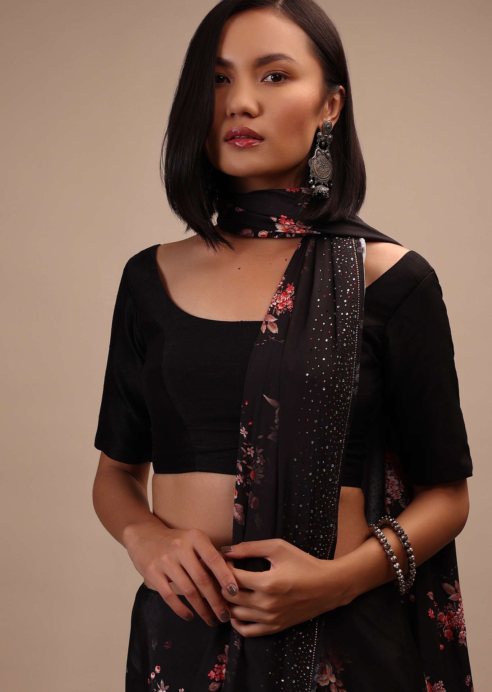black_half-sleeveless_blousei-m001blonat12y-sg95287_2_aa3f5b8a-4b08-40eb-86f9-d677b234600d.jpg