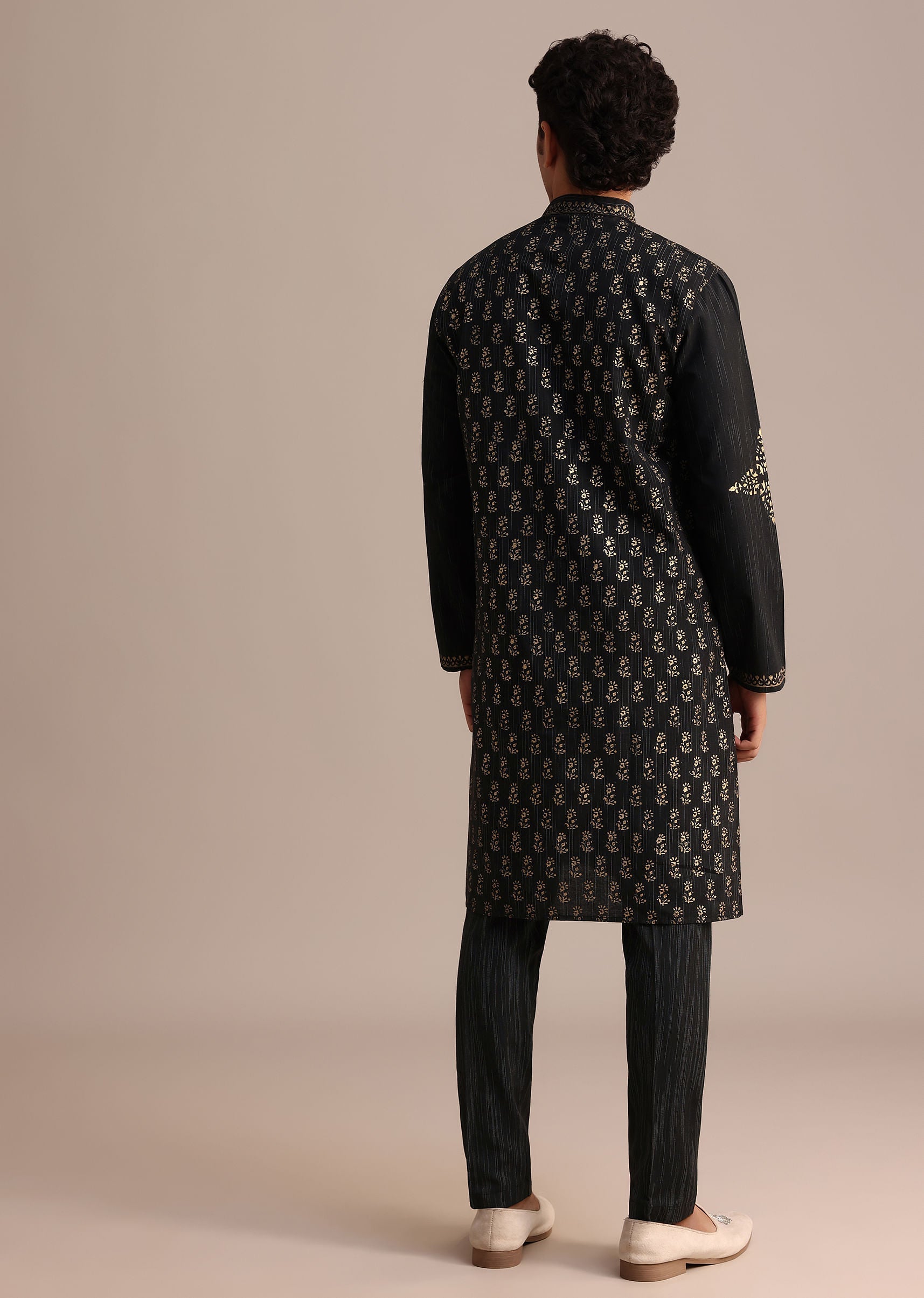 black_hand_block_printed_foil_work_kurta_set-sg237014_3_63c776c9-fa5c-4613-bca0-08d77bc17c08.jpg