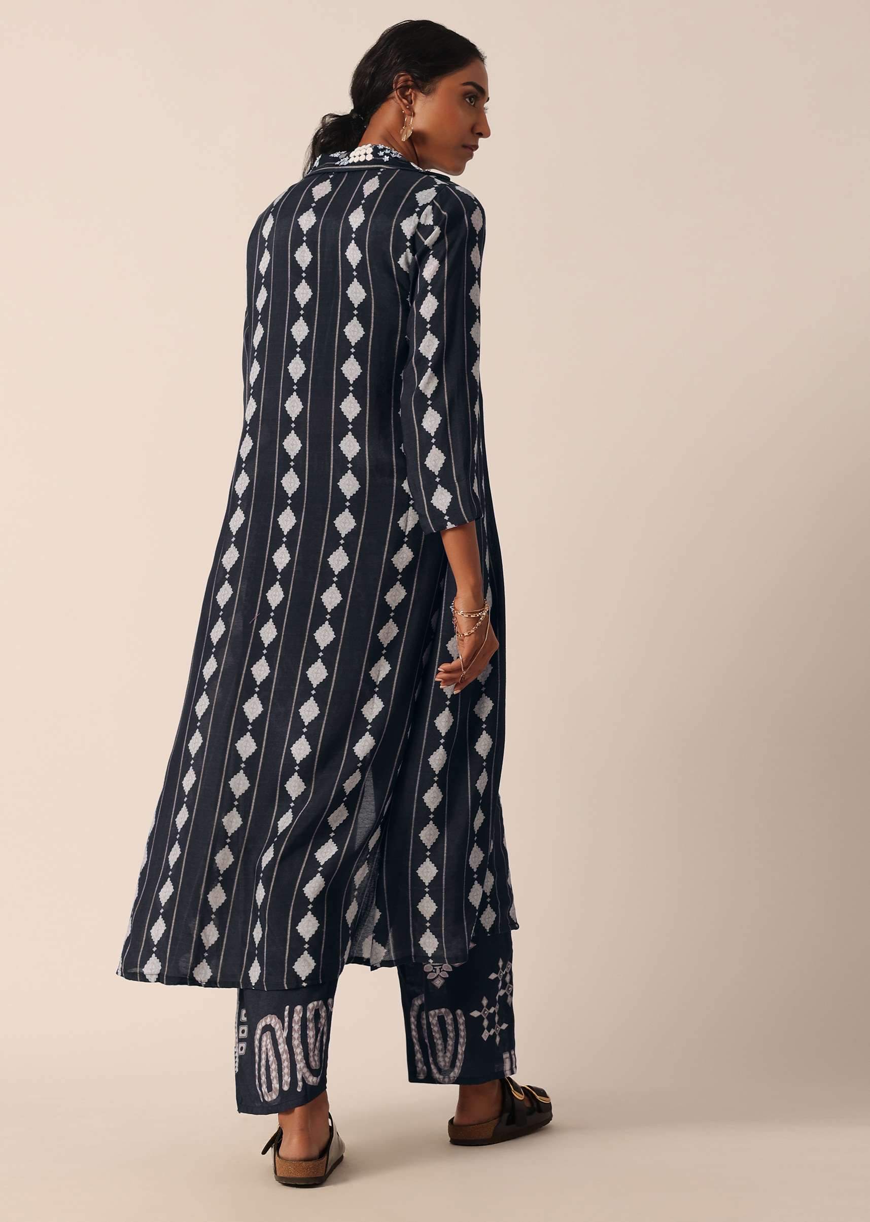 black_printed_long_jacket-sg197649_3_83acd4d2-4d41-4208-8e7b-b7e13e0e378b.jpg
