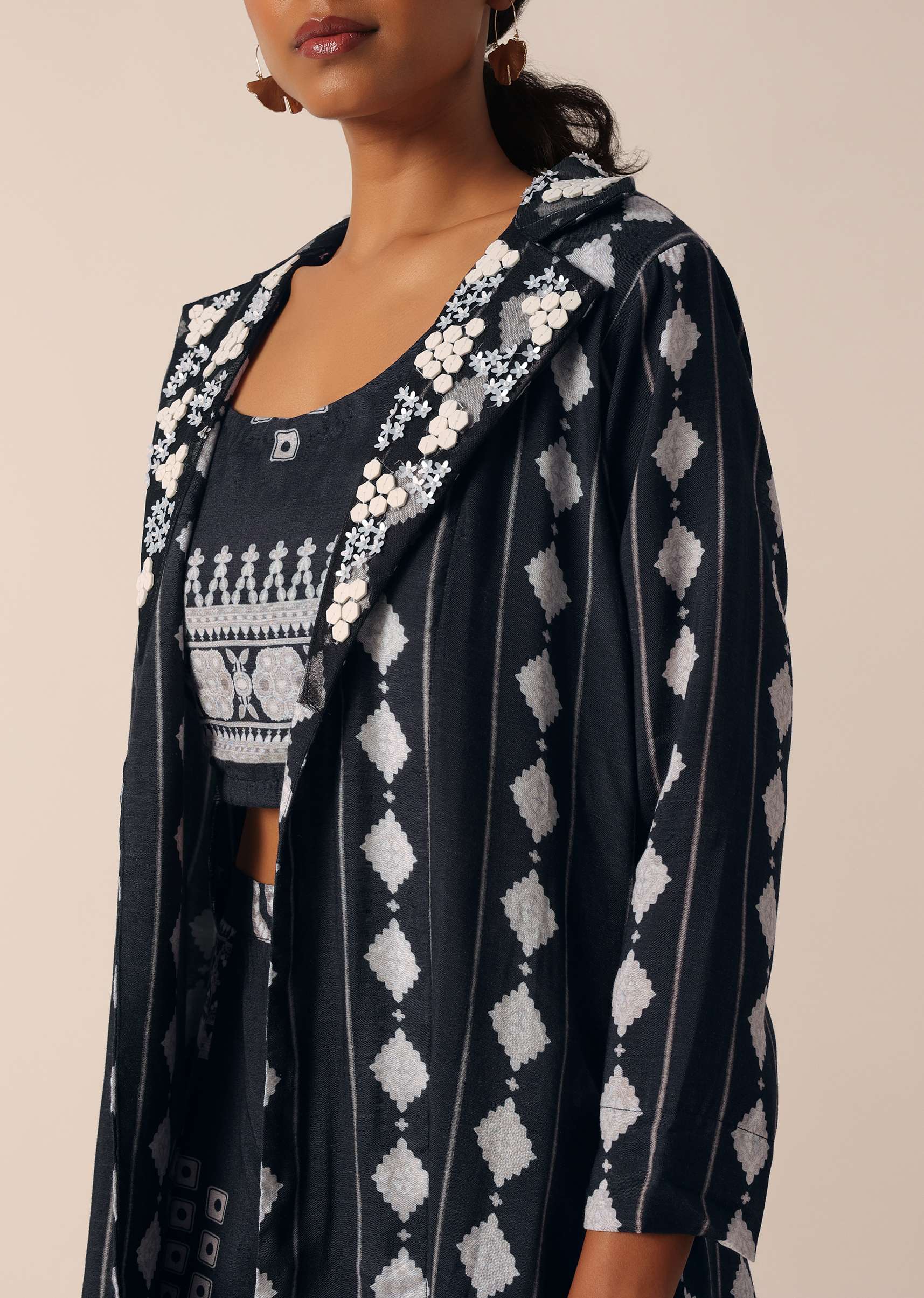 black_printed_long_jacket-sg197649_4_ec20a966-746b-4aeb-86de-bb2cb7e220c0.jpg