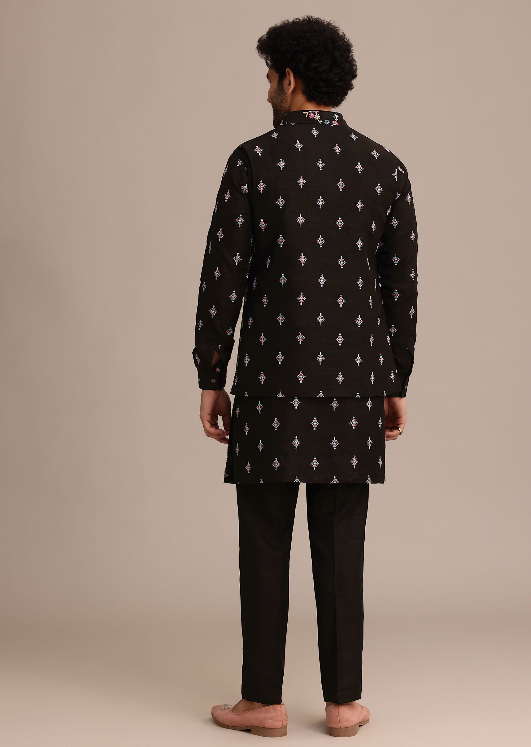 black_silk_resham_embroidered_kurta-sg273112_1_c1d3b143-715c-4341-ada8-2b2980d97c91.jpg