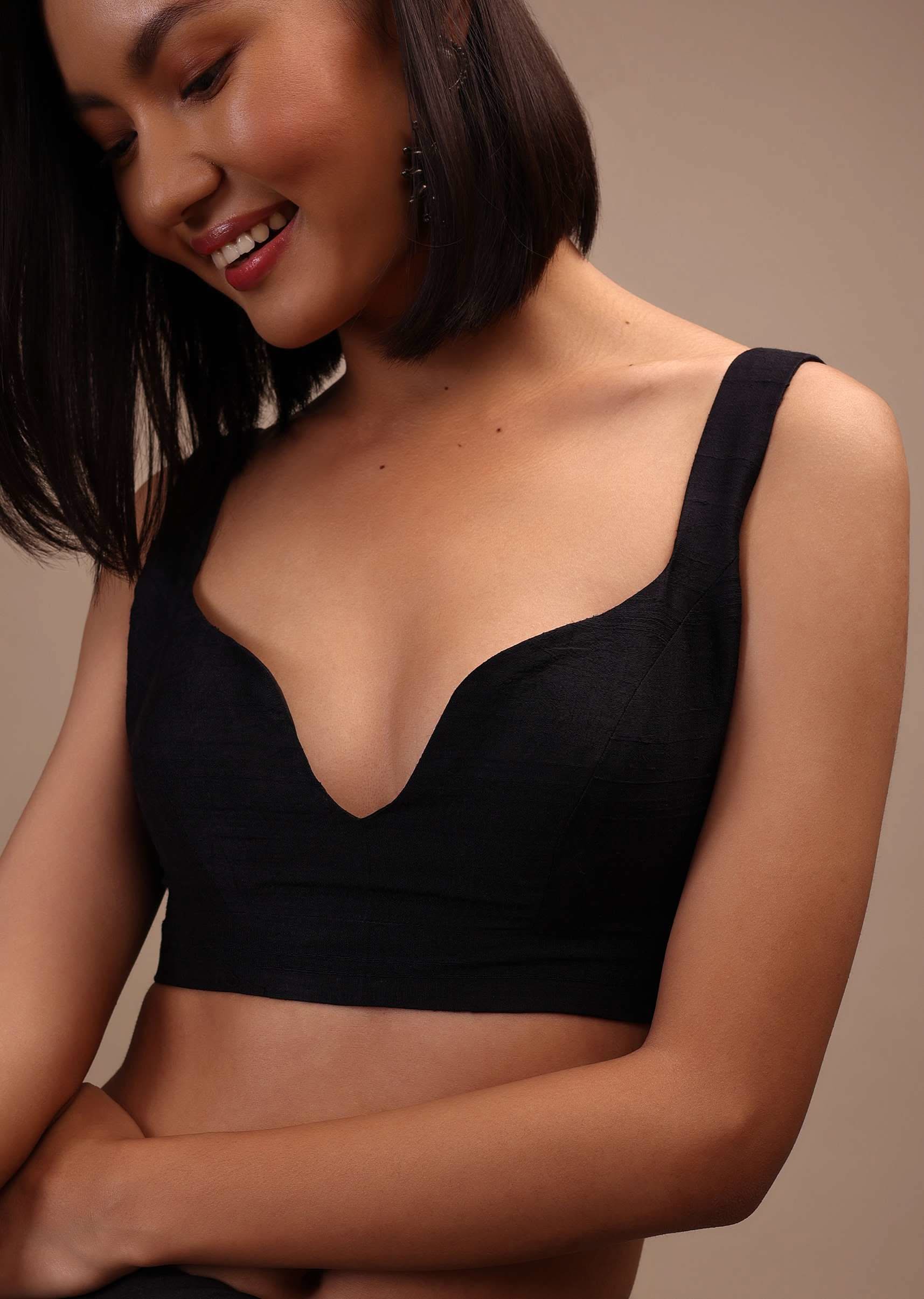 black_sleeveless_blouse-m001blg09y-sg91508_2_d44d56df-a552-4afb-b44e-ca936900be95.jpg