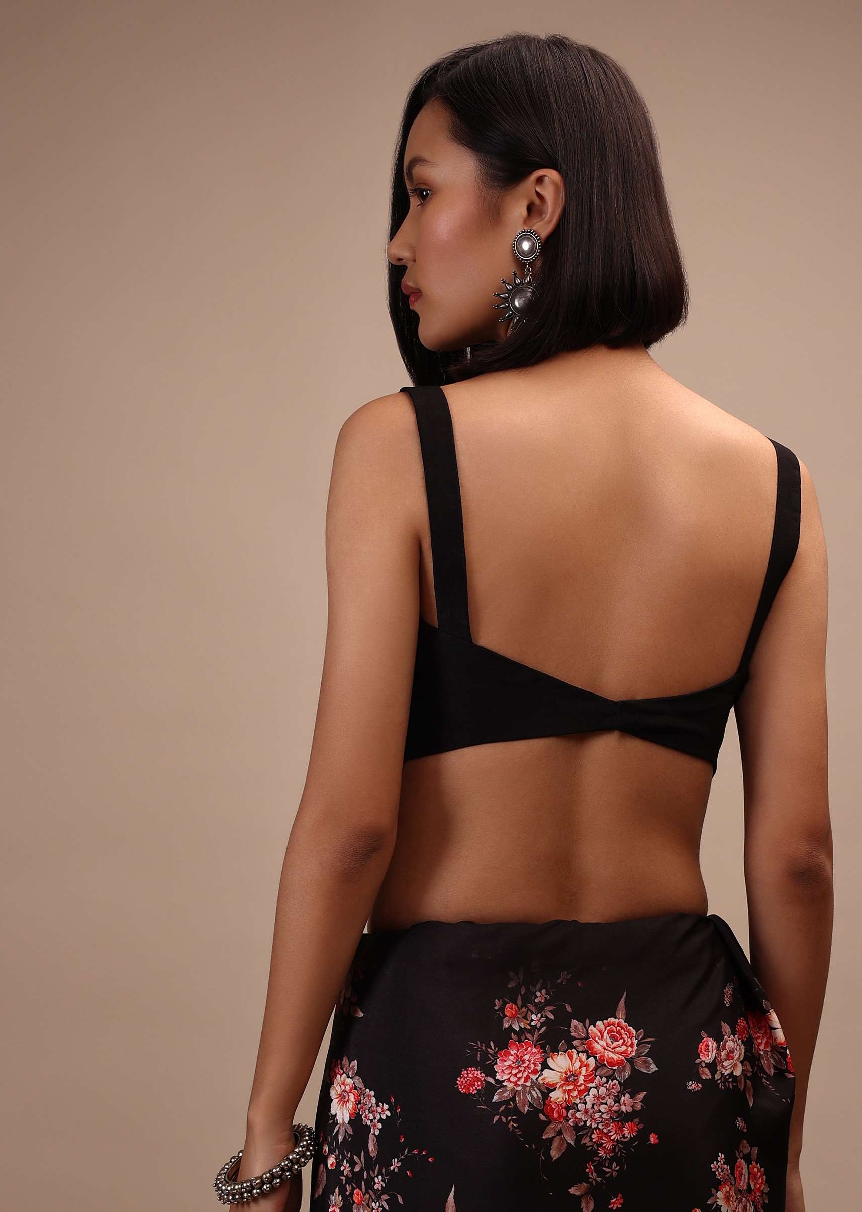 black_sleeveless_blouse-m001blonat11y-sg95286_6_5bce1dd0-91f6-440a-a124-4ce7f3921a99.jpg
