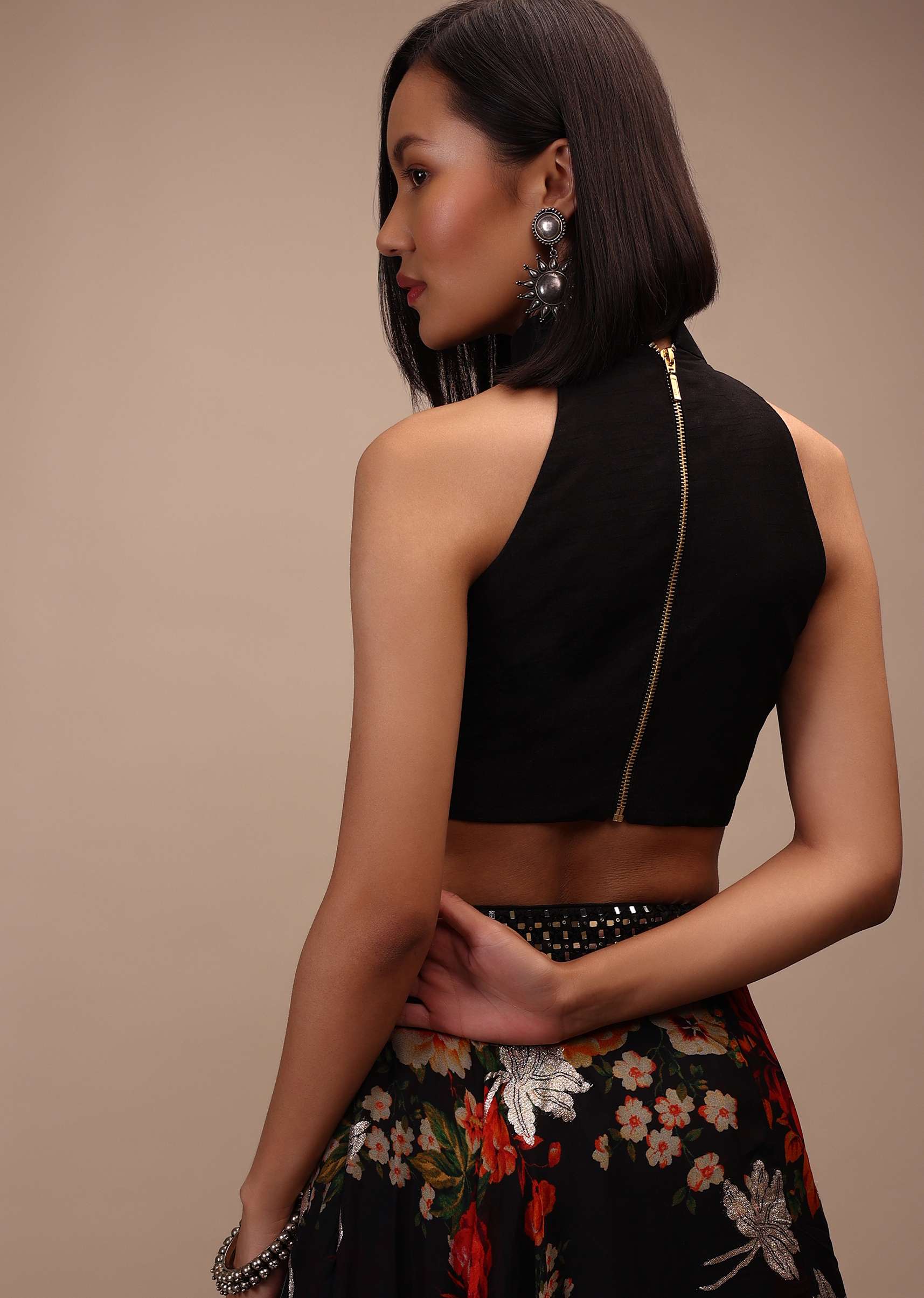 black_sleeveless_blouse-m001blonm19y-sg95297_5_8d74d4d8-6c2b-493e-b6b3-a9f4ba9c1df5.jpg