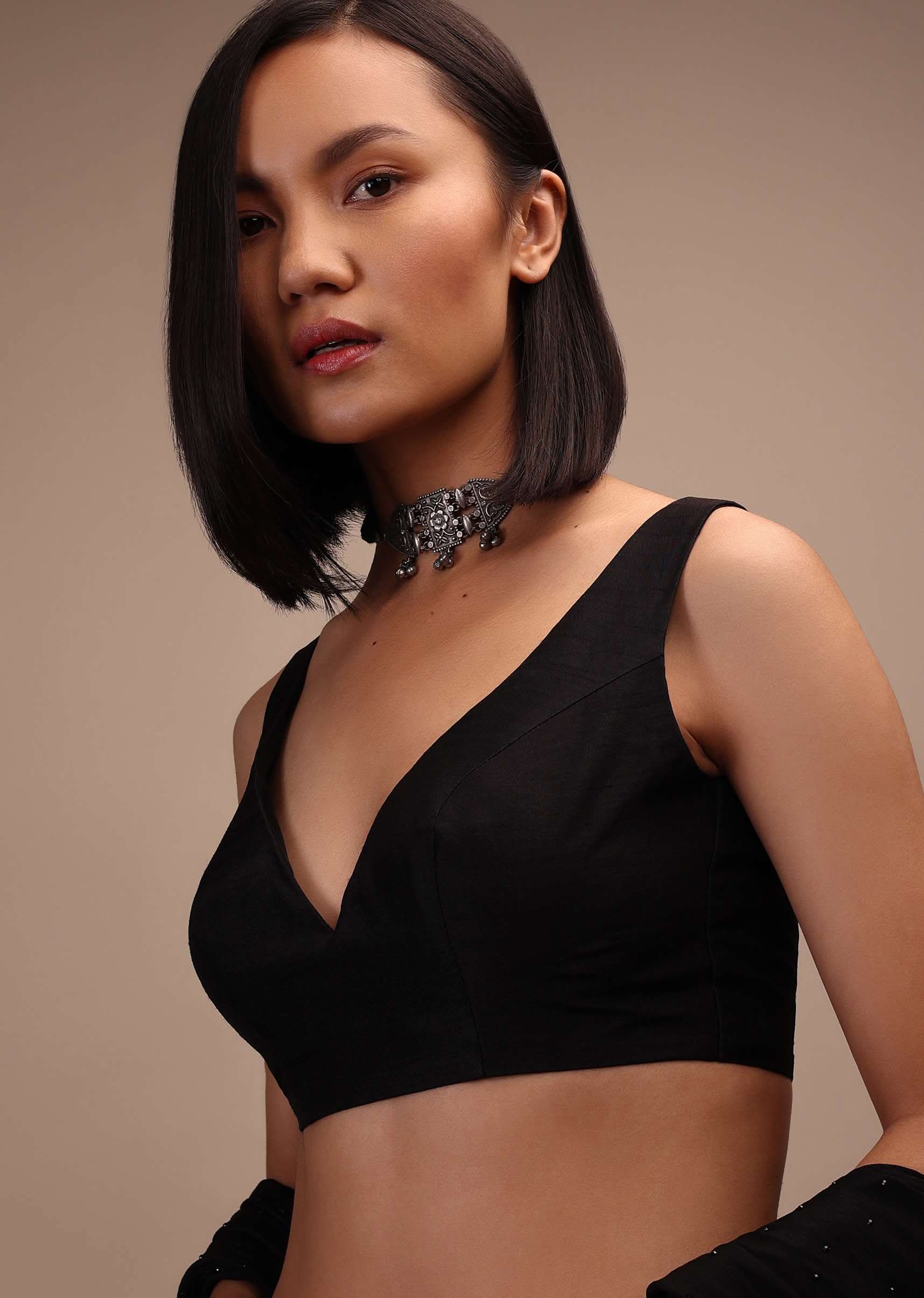 black_sleeveless_blouse-m001blonra06y-sg95281_4_beb934b5-1eec-4045-b4d0-ddde586dcce5.jpg