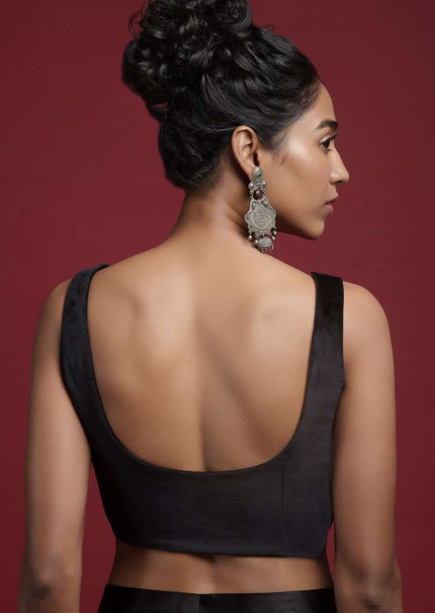 black_sleeveless_blouse_with_front_zip_opening_online_-_kalki_fashion_-_sg22630_2__2_b4638f31-a87d-4335-8cb6-196004bd5388.jpg