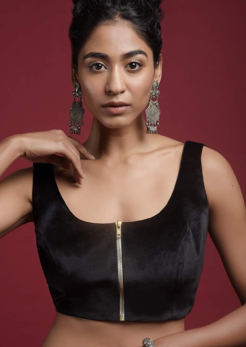 black_sleeveless_blouse_with_front_zip_opening_online_-_kalki_fashion_-_sg22630_3__2_786b71de-4d7d-469b-a5ce-f31b78507928.jpg
