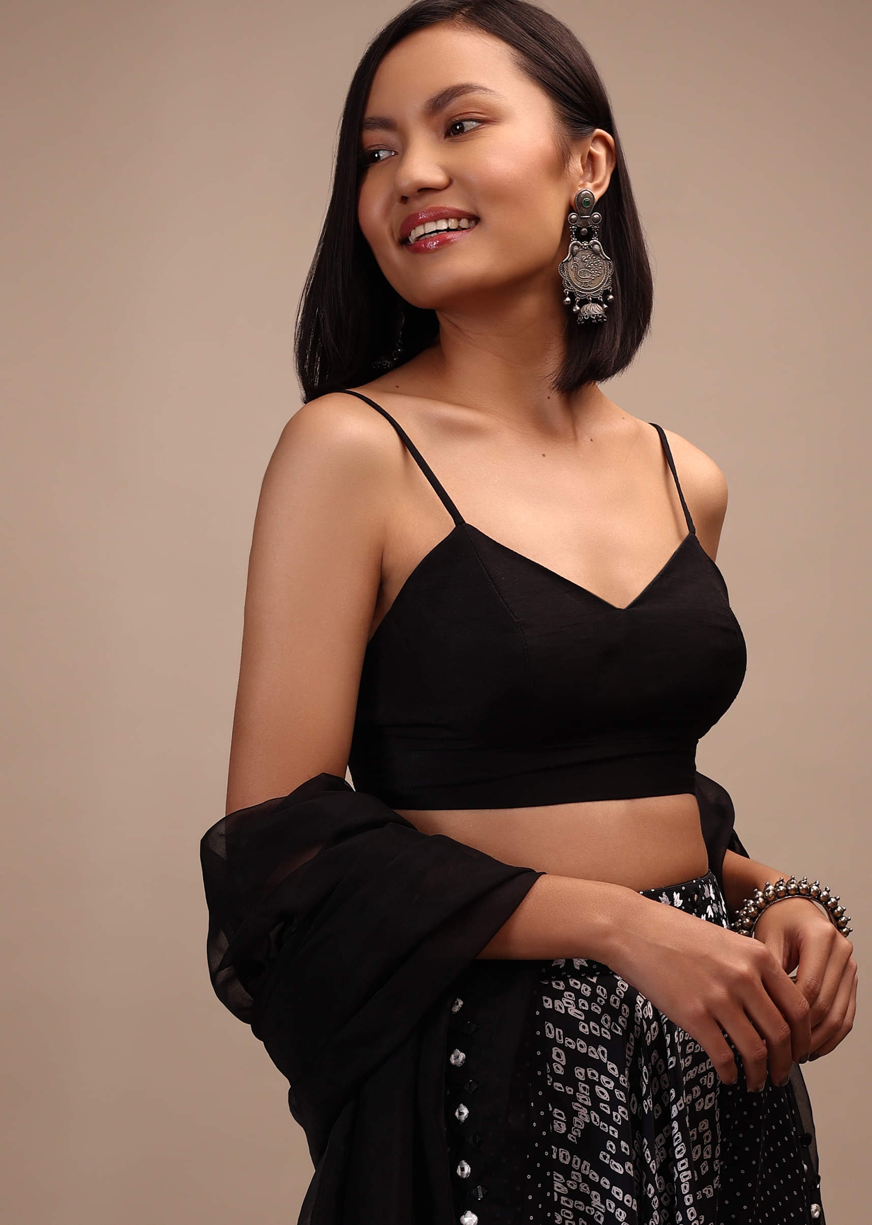 black_spaghetti_sleeve-m001blonm17y-sg95294_2_f1aba938-0863-41c2-a516-c343ff439d46.jpg