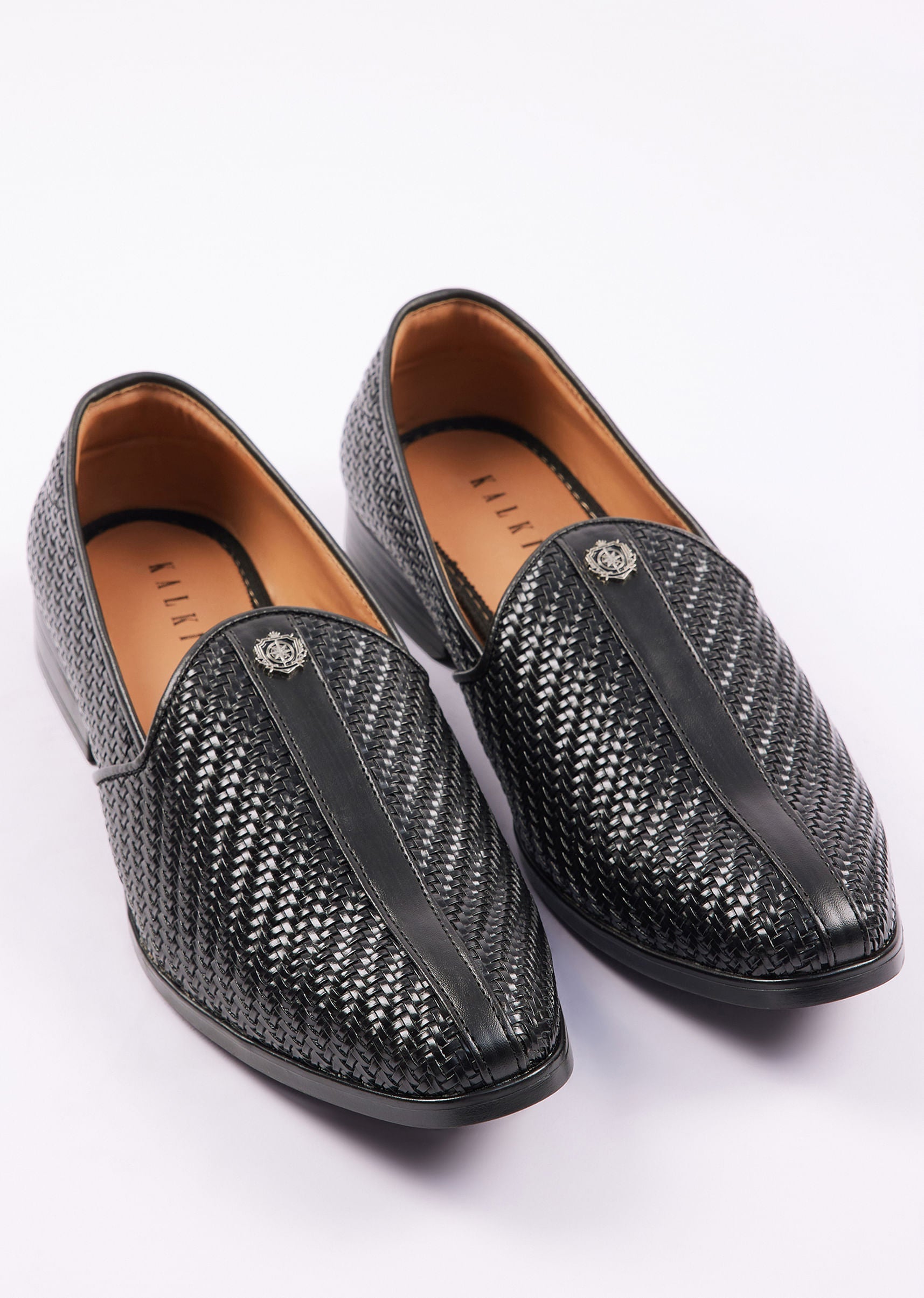 black_textured_juttis_for_men-sg250325_1_4343e616-3002-45d0-b9be-f179980f08e6.jpg