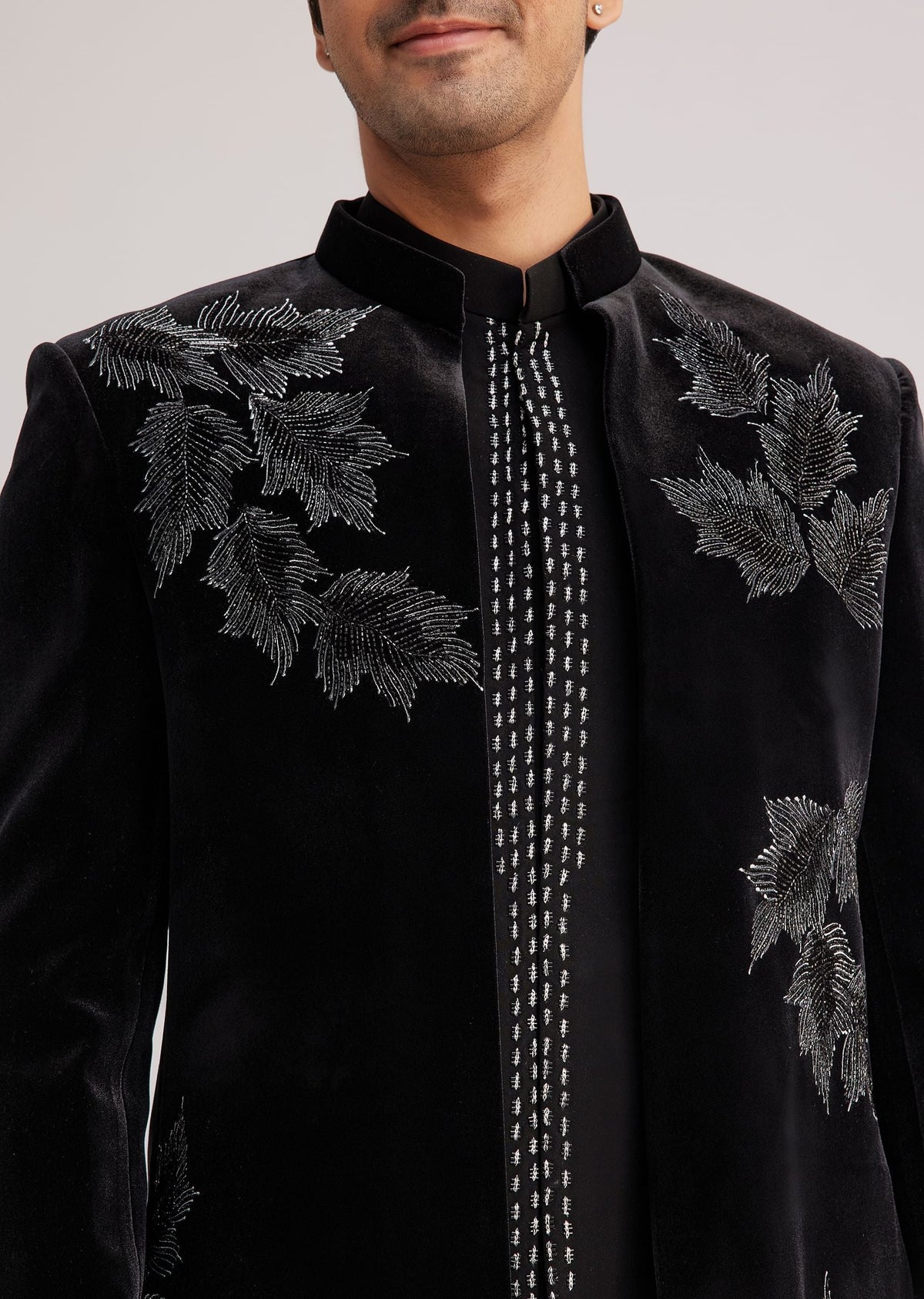 black_velvet_indo_western_set_with_abstract_motif_and_cut_da-sg249911_3_b3491991-0af4-491d-a1a8-1f6da2cafb67.jpg