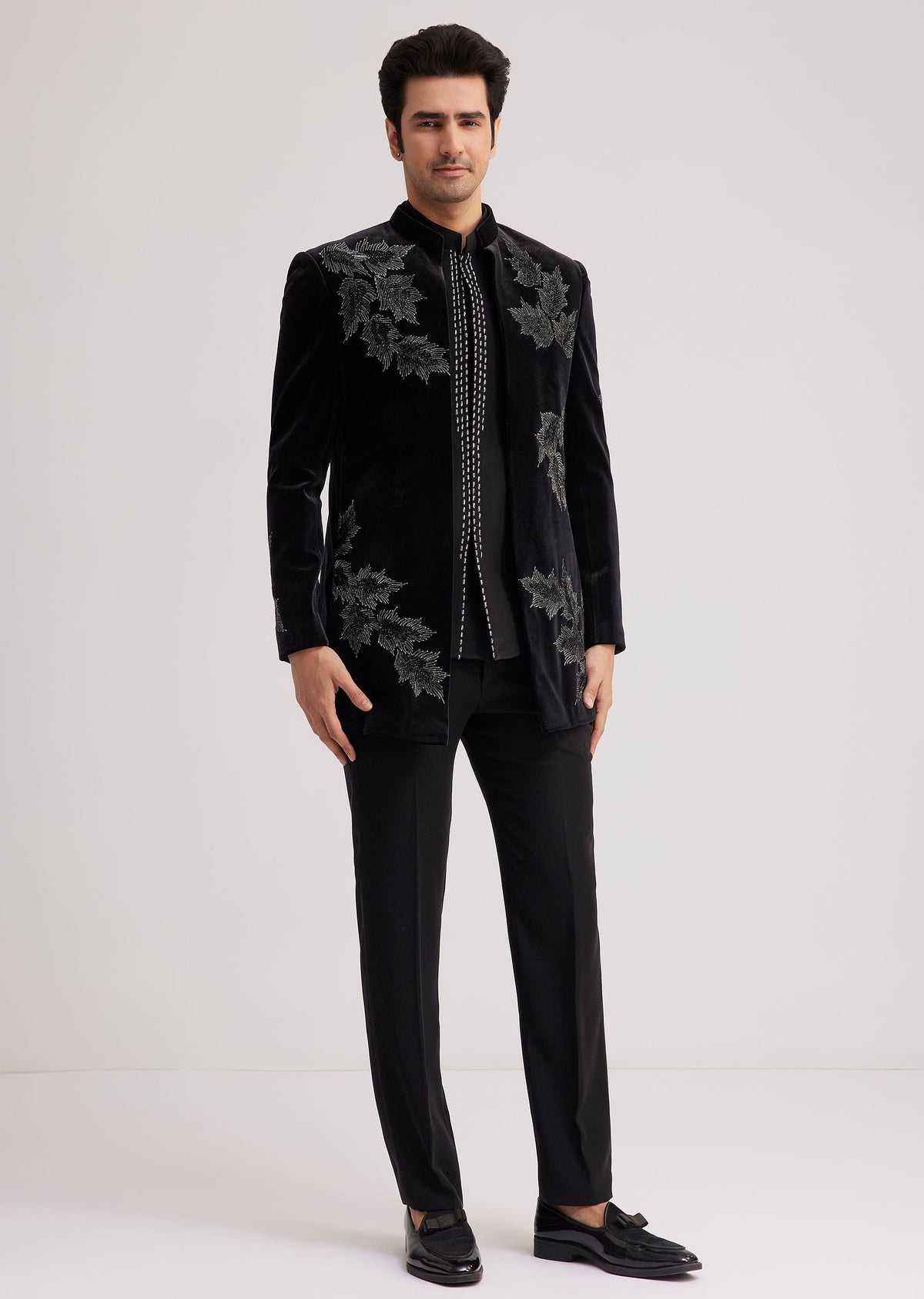 black_velvet_indo_western_set_with_abstract_motif_and_cut_da-sg249911_5_5683656e-8d55-4aec-a9f9-8630bc69a2ba.jpg