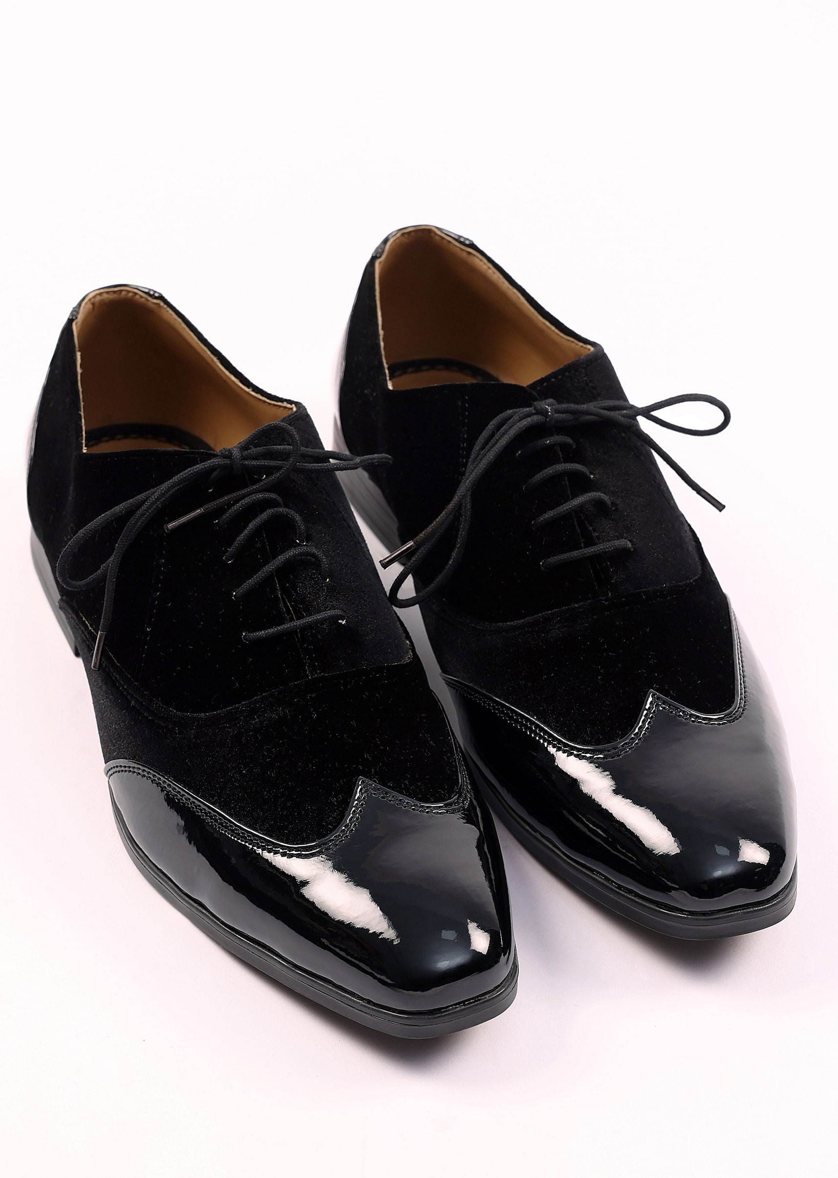 black_velvet_jutti-sg250559_1_e8d9273a-2773-4423-9881-3a41f676c1f0.jpg