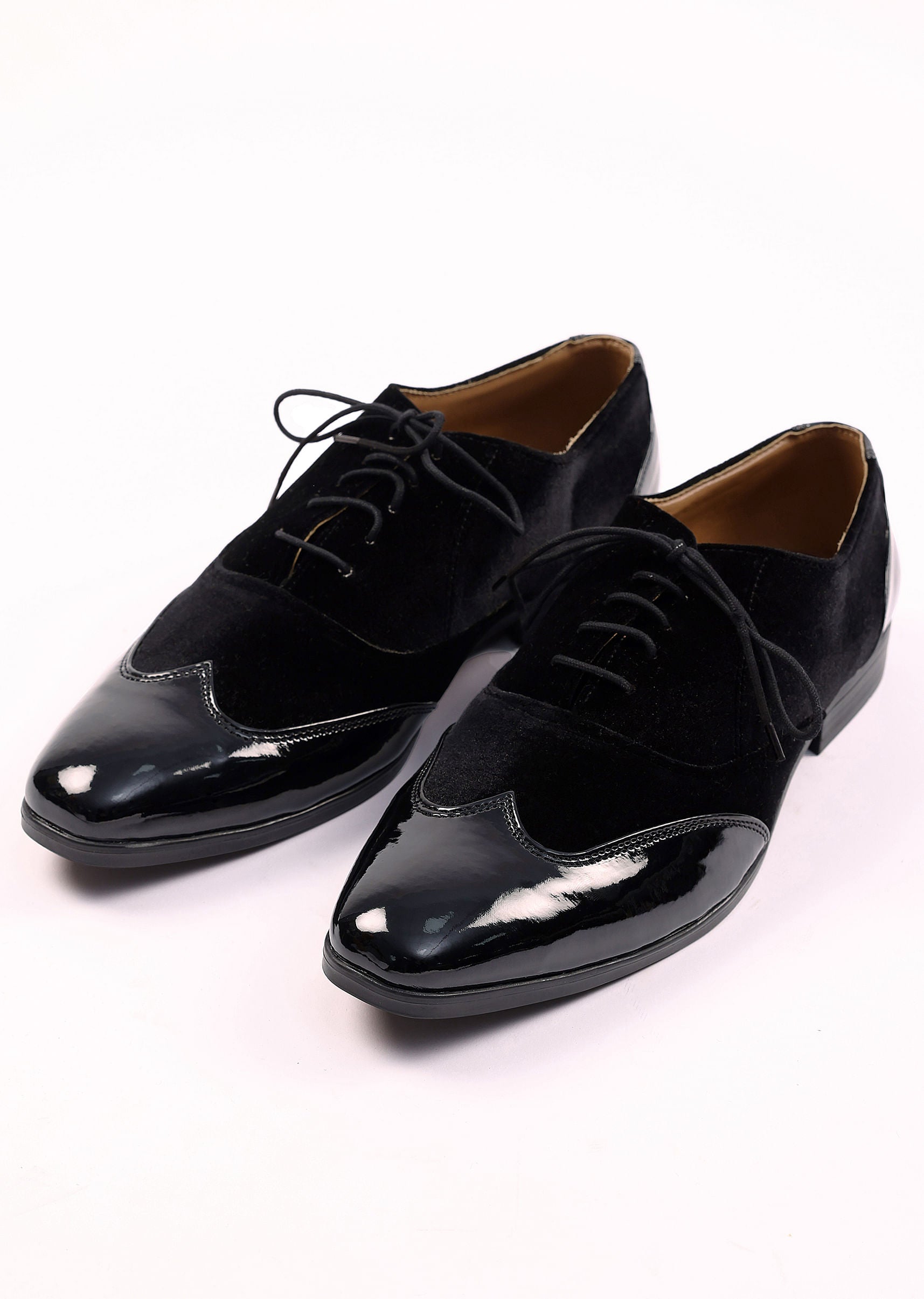black_velvet_jutti-sg250559_5_735efd43-093d-4777-8636-60de509d27e1.jpg