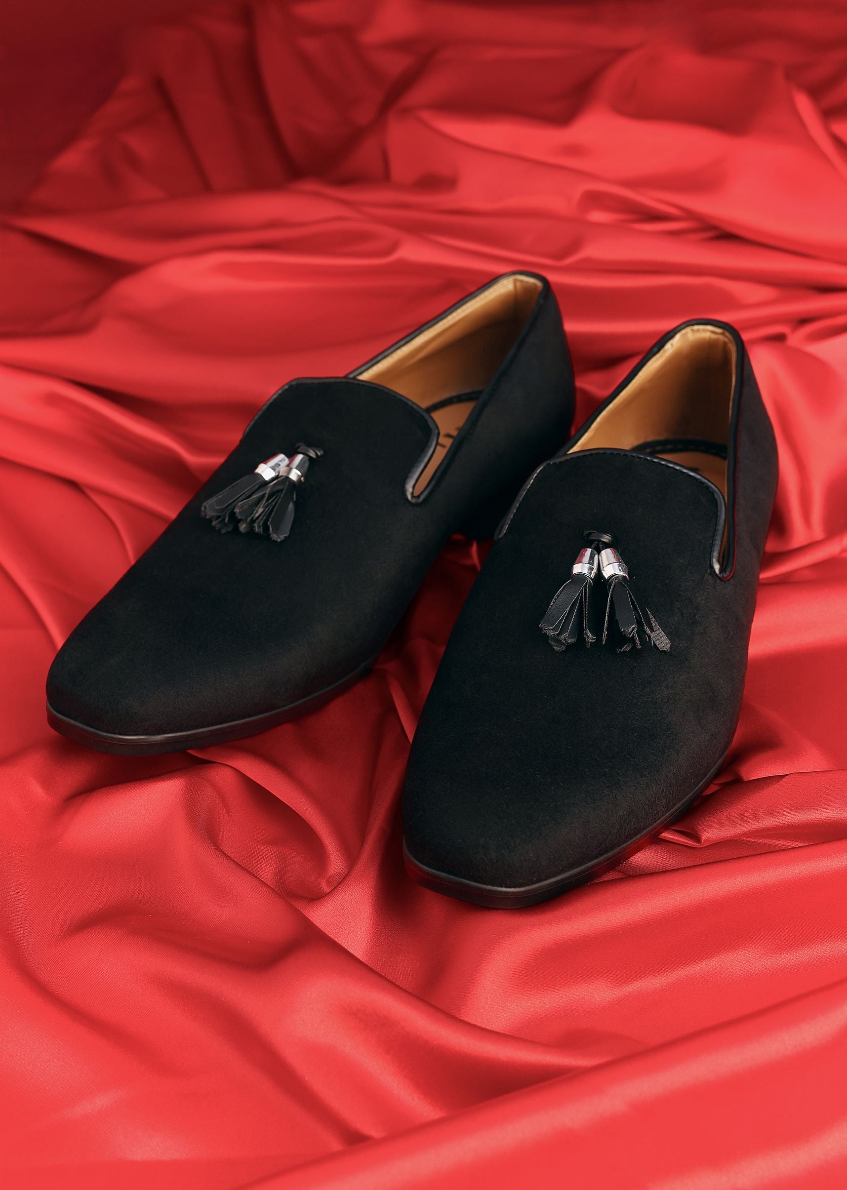 black_velvet_jutti_with_tassel-sg222837_4_21a4c2cf-e2cb-4987-ba90-5a2ab6e6c109.jpg