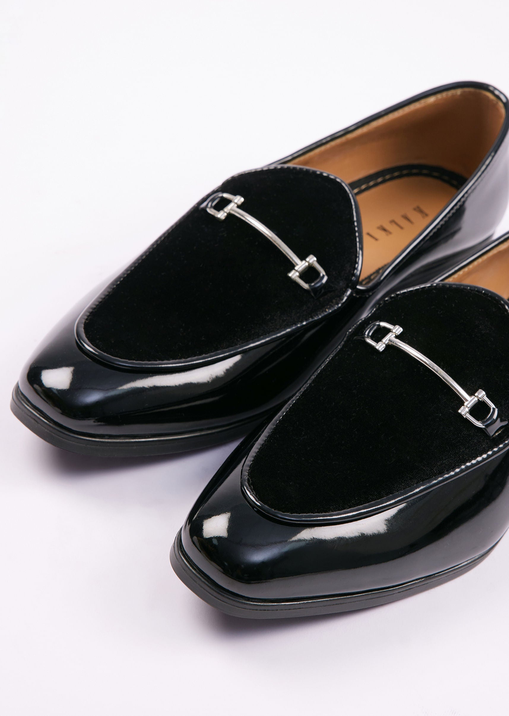 black_velvet_juttis_for_men-sg250564_3_6dc33dfa-c3e8-4f44-b6dc-4607a73fed49.jpg