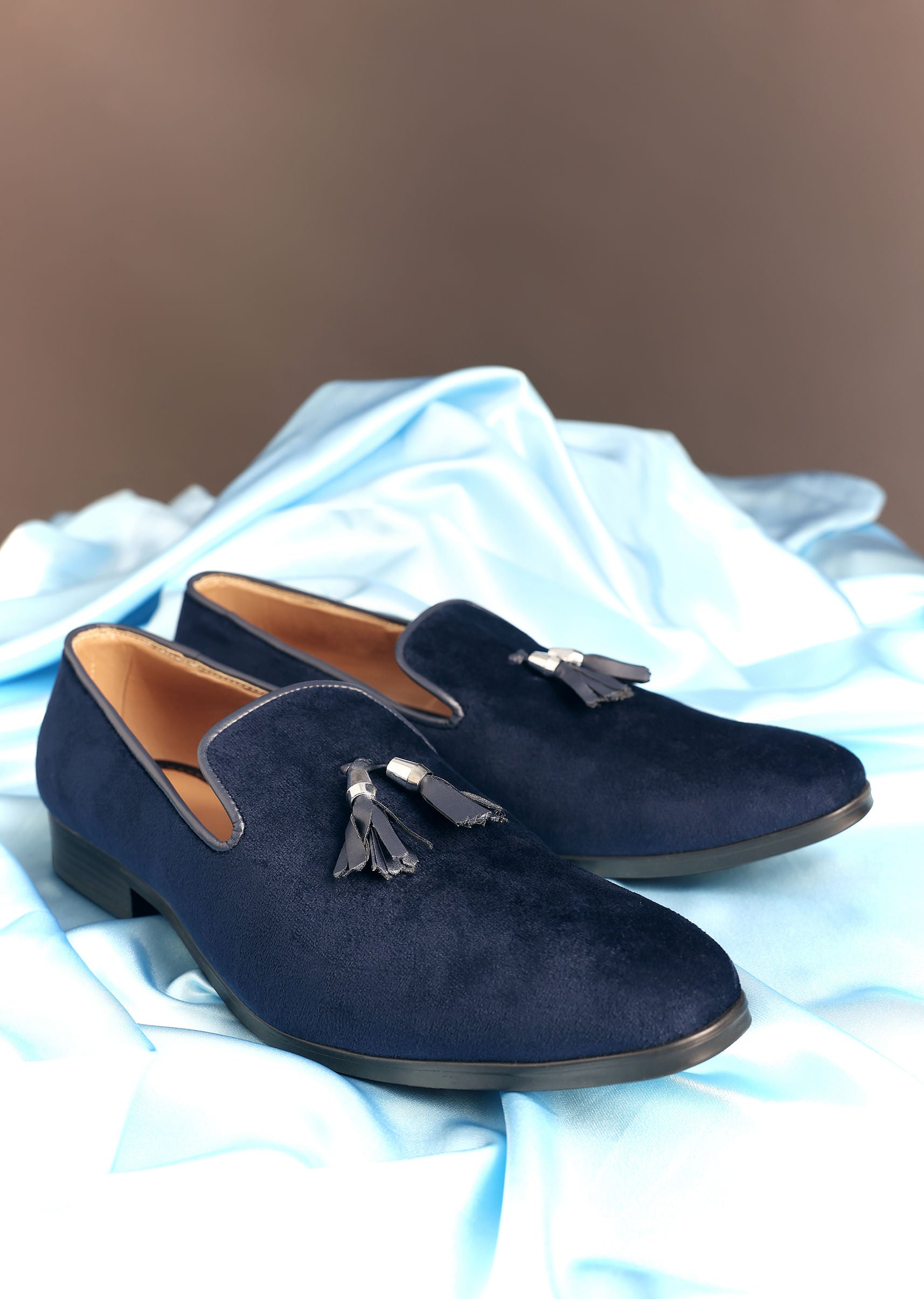 black_velvet_tassel_jutti-sg227347_5_2ec2038e-c8a9-46b2-bc60-74fbe2b63bd4.jpg
