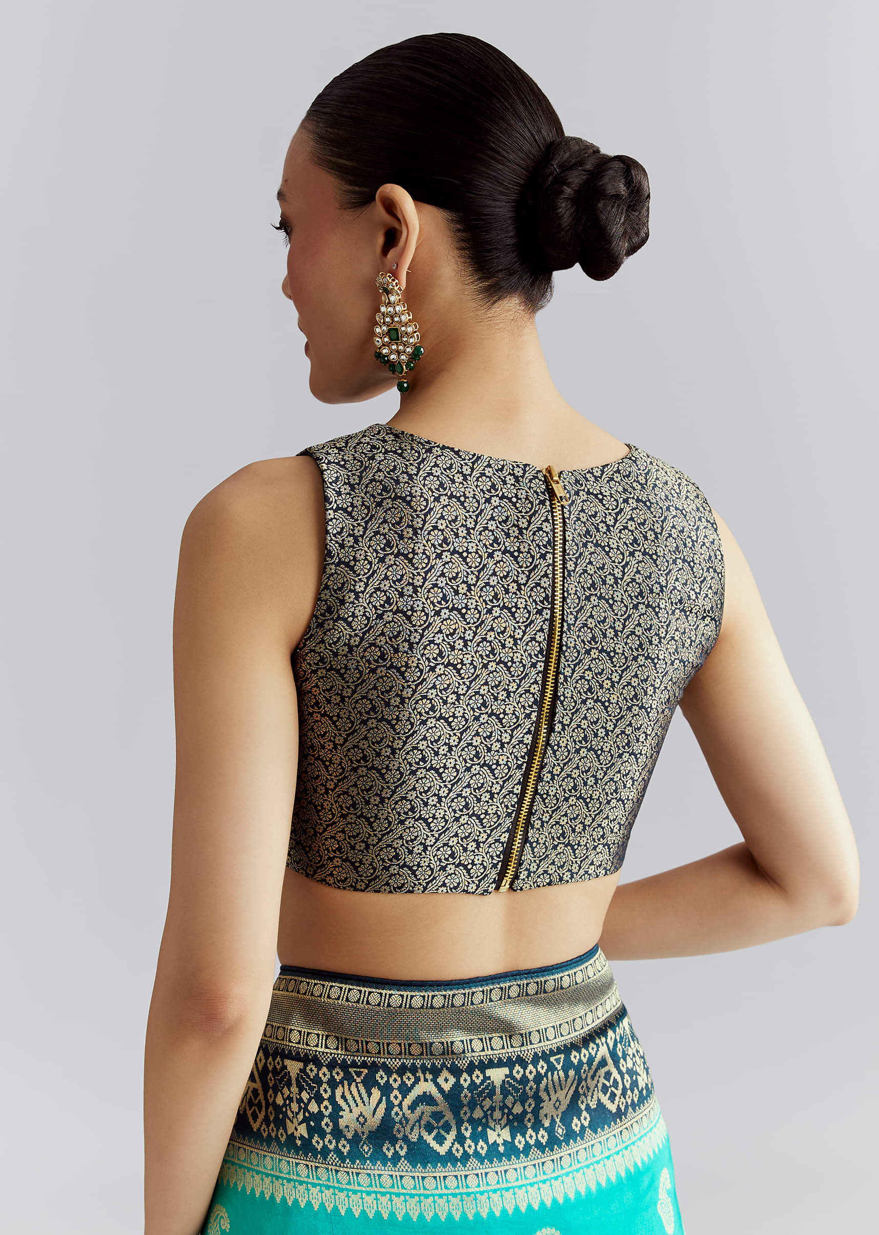 blue-banarasi-silk-woven-saree-with-zari-paisley-motifs-sg350478-8.jpg