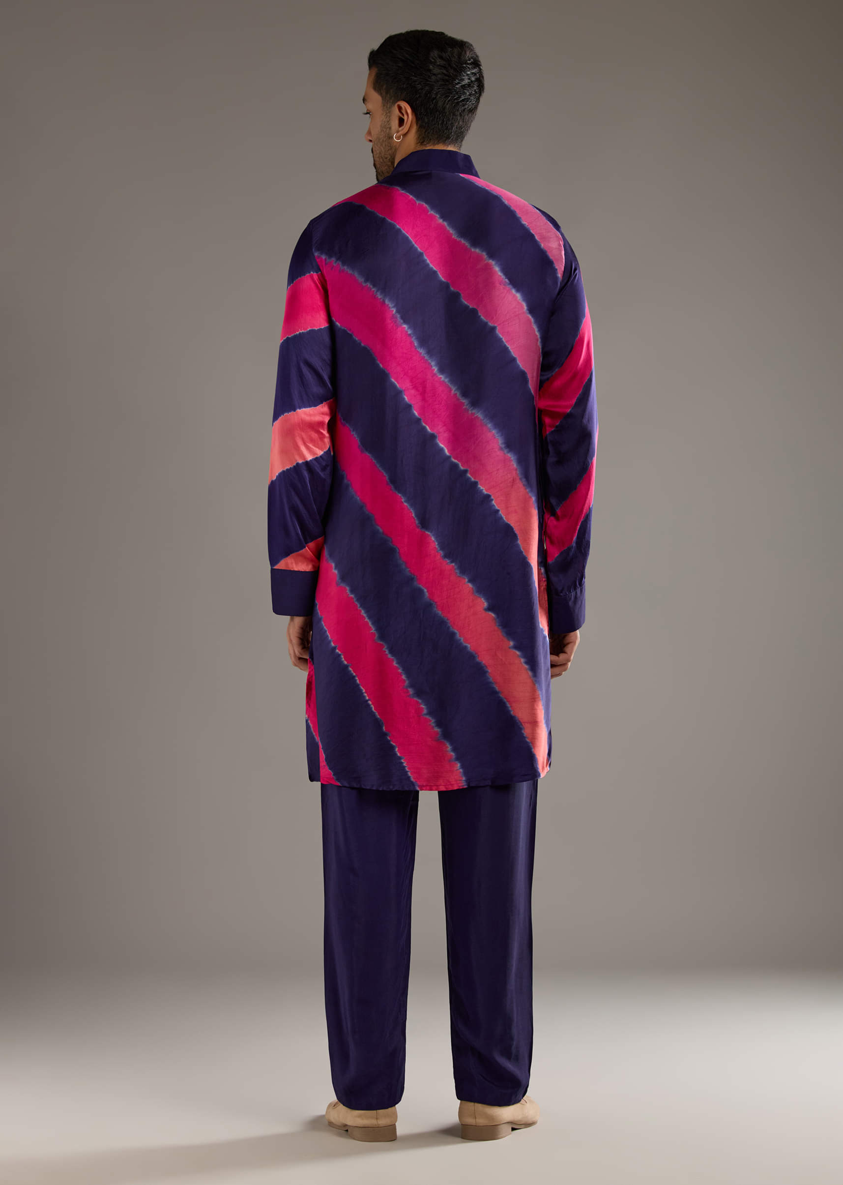 blue-modal-kurta-set-for-men-with-hand-dyed-leheriya-print-sg349637-5.jpg