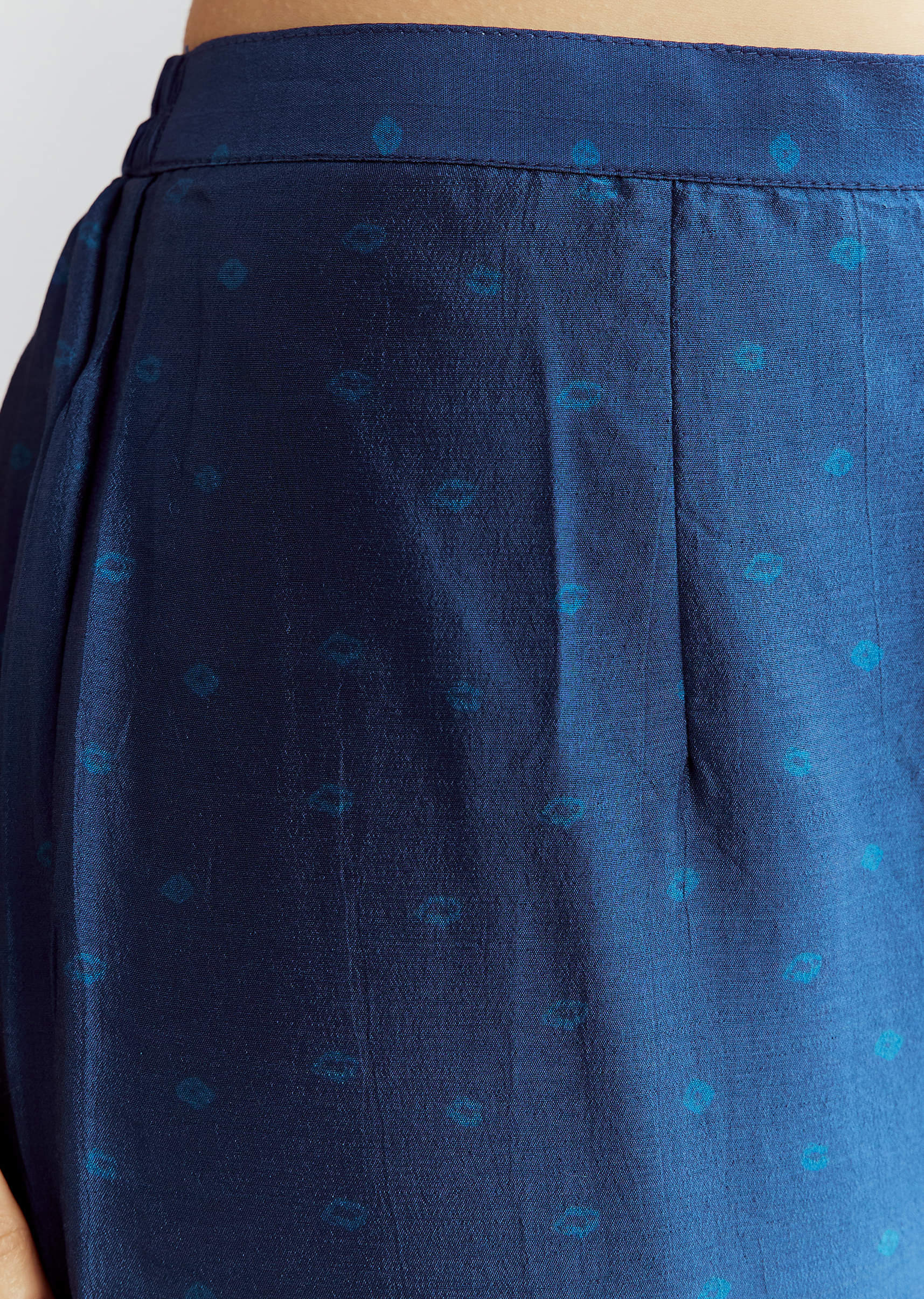 blue-silk-kaftaan-kurta-set-with-bandhani-print-sg358000-6.jpg