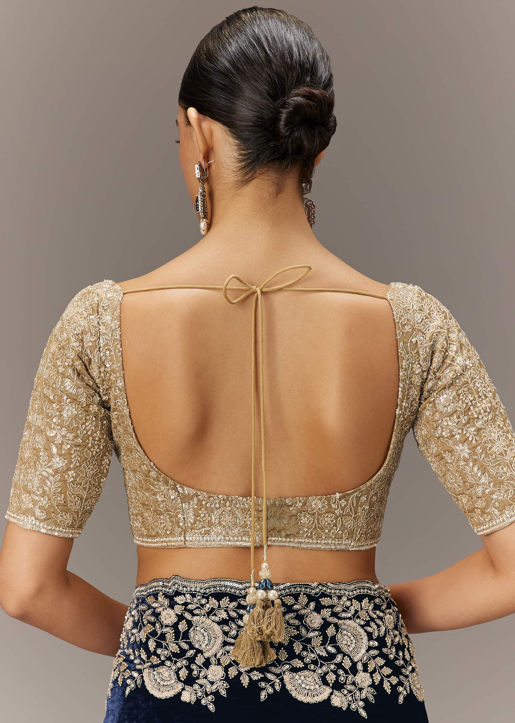 blue-velvet-saree-with-brocade-embroidered-blouse-sg300073-7_9d93fd22-adad-449e-b81d-43ba9e5701e0.jpg