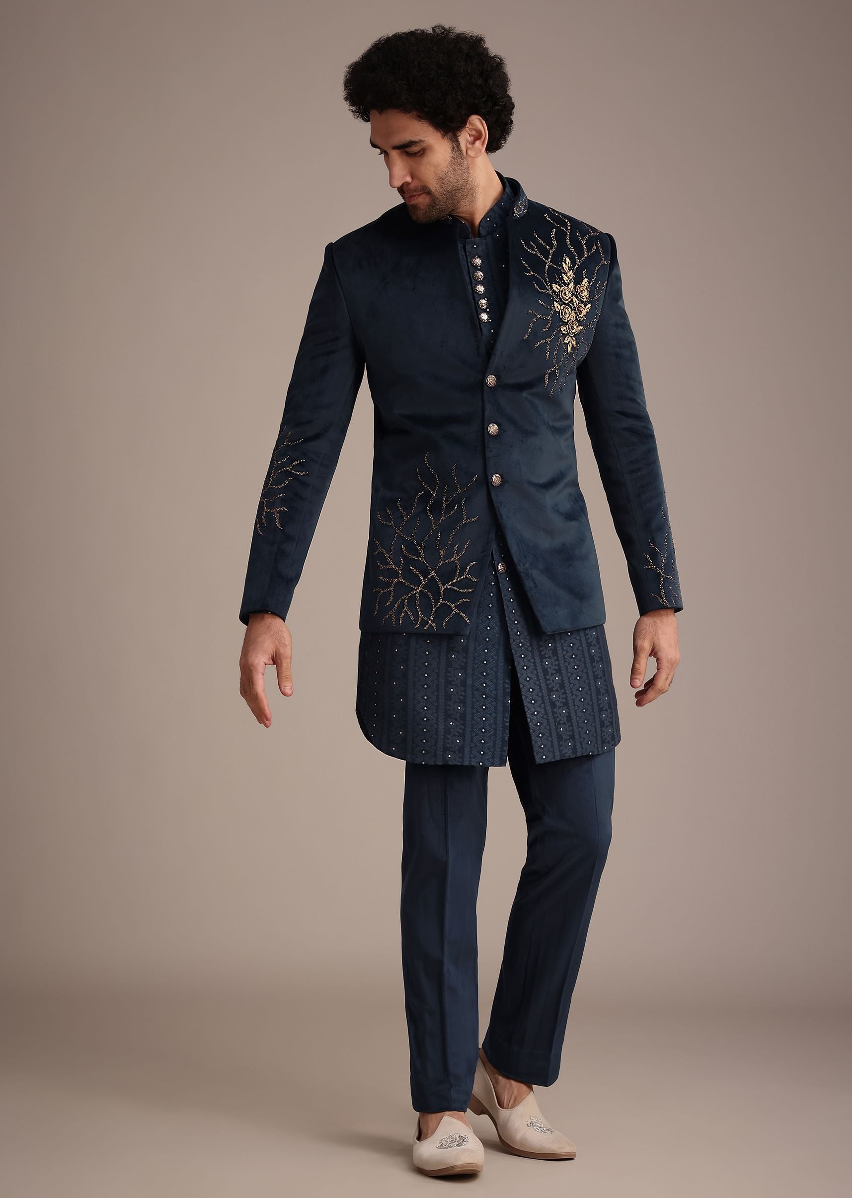 blue_jacquard_kurta_jacket_set_with_broach-sg258930_5_e2c7ea0e-0b6d-4695-92ea-d9677e1bbf06.jpg