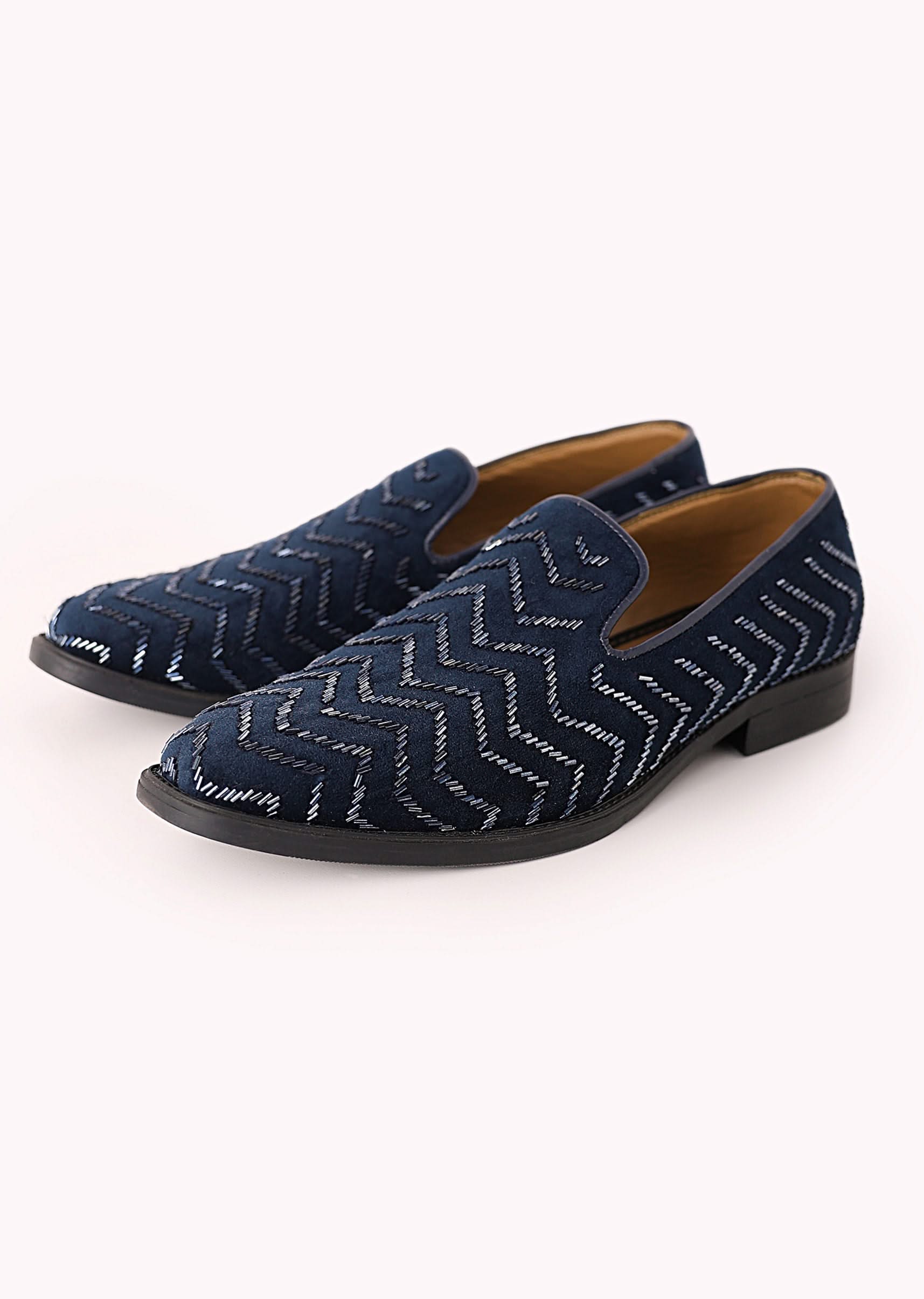 blue_juttis_in_velvet_with-sg179238_3_fafb931f-649e-4cc1-b73b-1a1c82b4a5c2.jpg