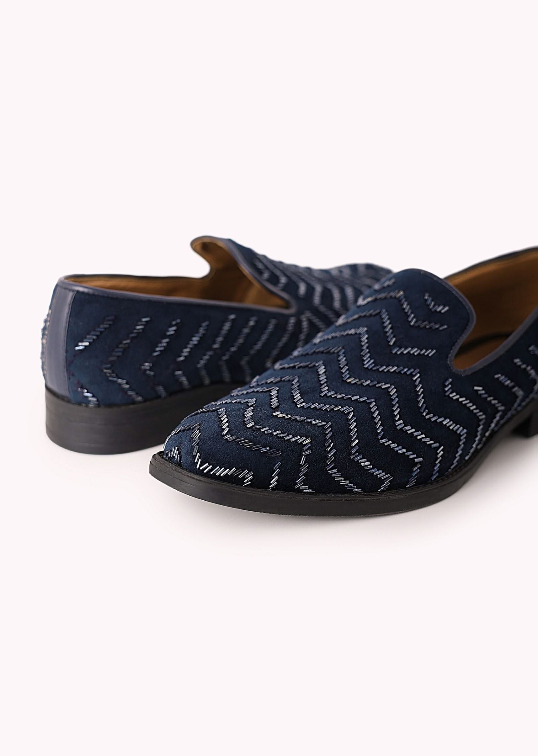 blue_juttis_in_velvet_with-sg179238_6_53368948-e7d8-4600-b585-1ac163416974.jpg