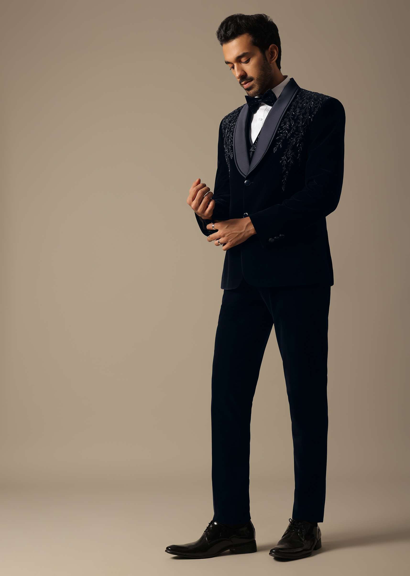 blue_velvet_tuxedo_set_for_men-sg201664_3_5c5d7d64-024e-4123-a7c2-f5359ac00ead.jpg