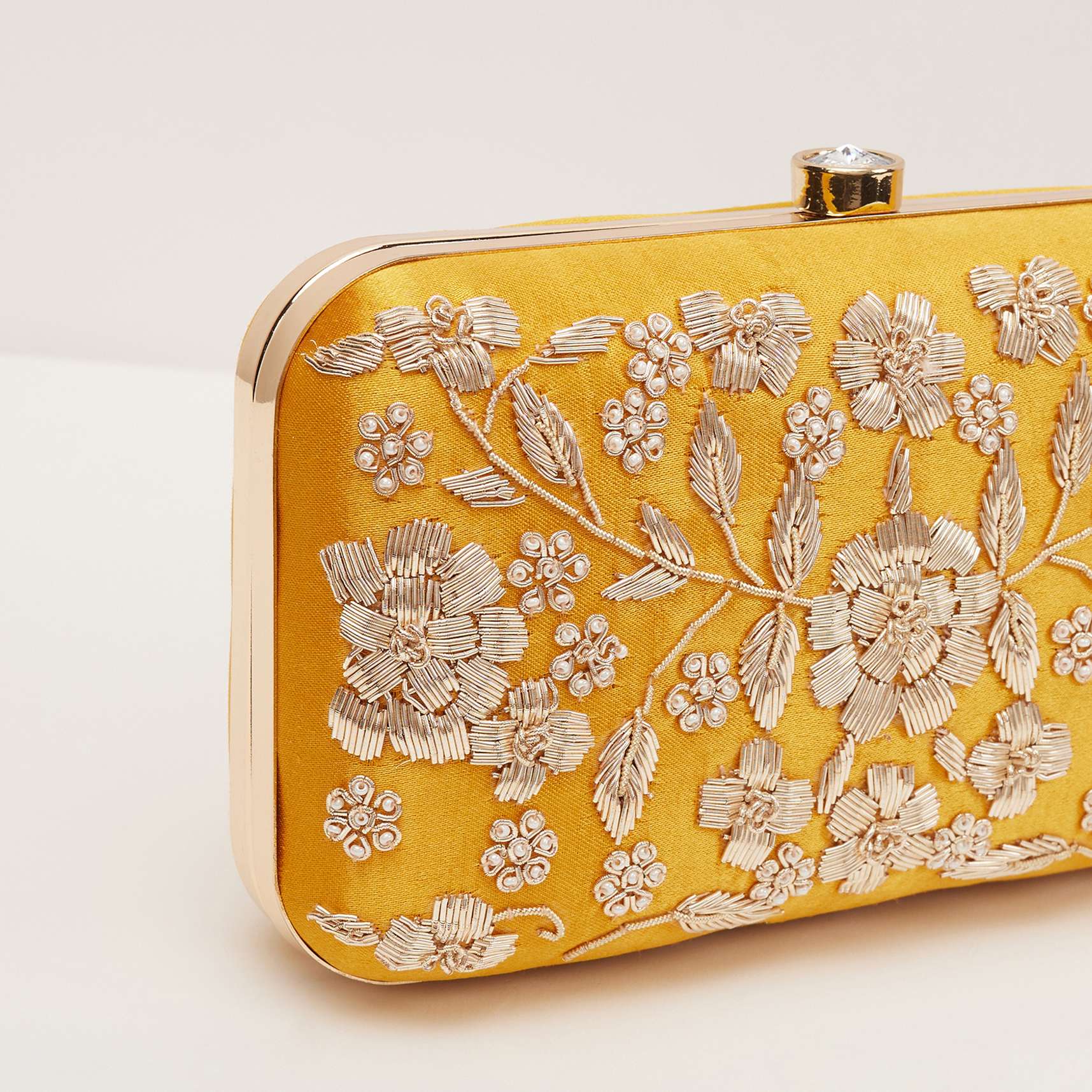 bright_yellow_floral_clutch_on_silk_fabric-sg117021_3_4756dbb1-128c-4fdb-90df-2347cbe085ec.jpg