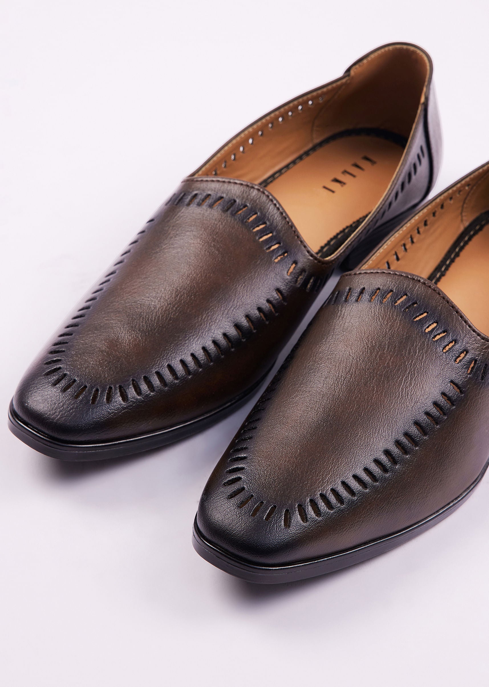brown_ethnic_juttis_for_men-sg250269_3_d47bace3-da80-4901-97bb-d02feccb32f3.jpg