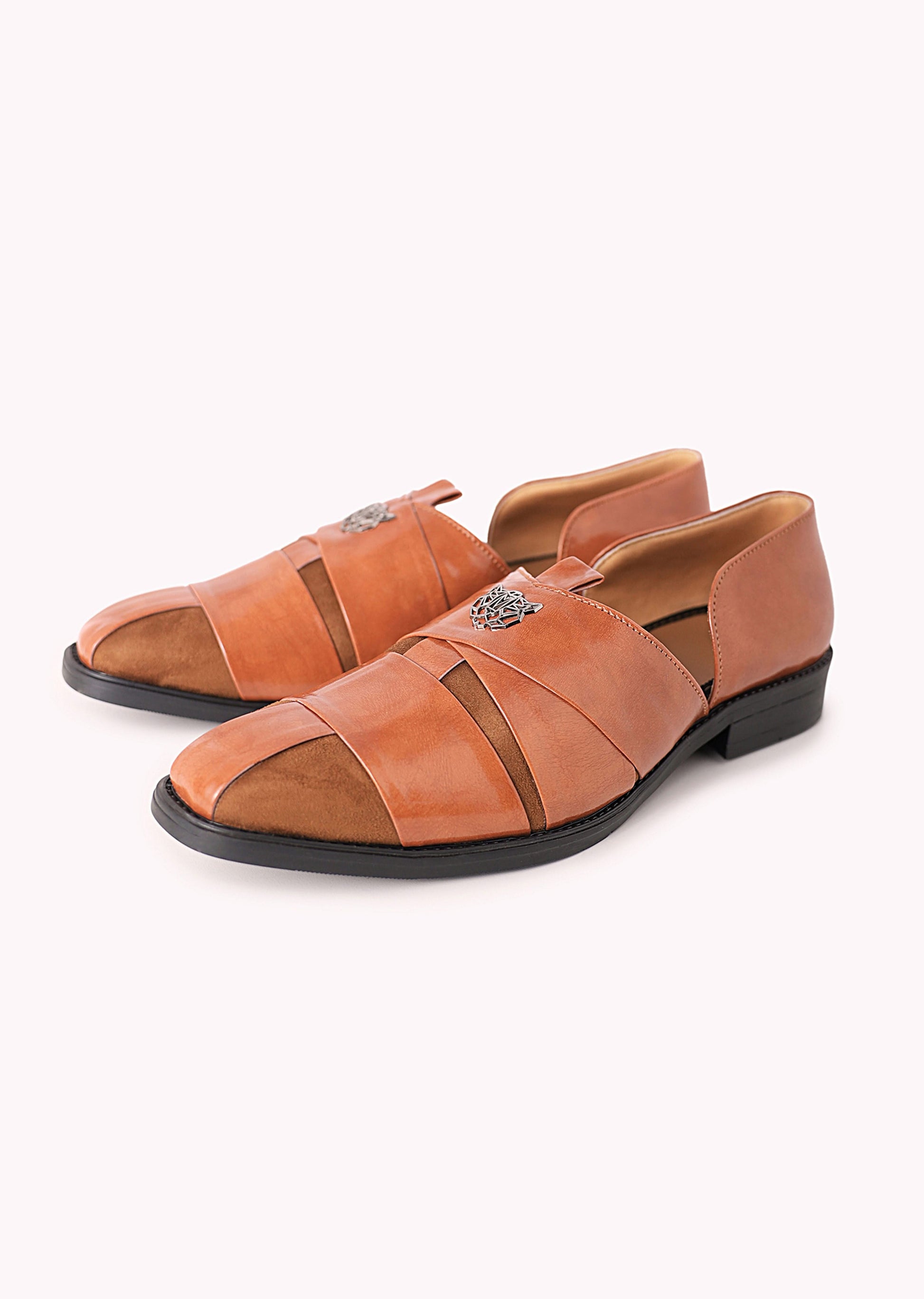 brown_juttis_with-sg179182_5_be9495ad-1171-40dd-911a-f550af445dc5.jpg