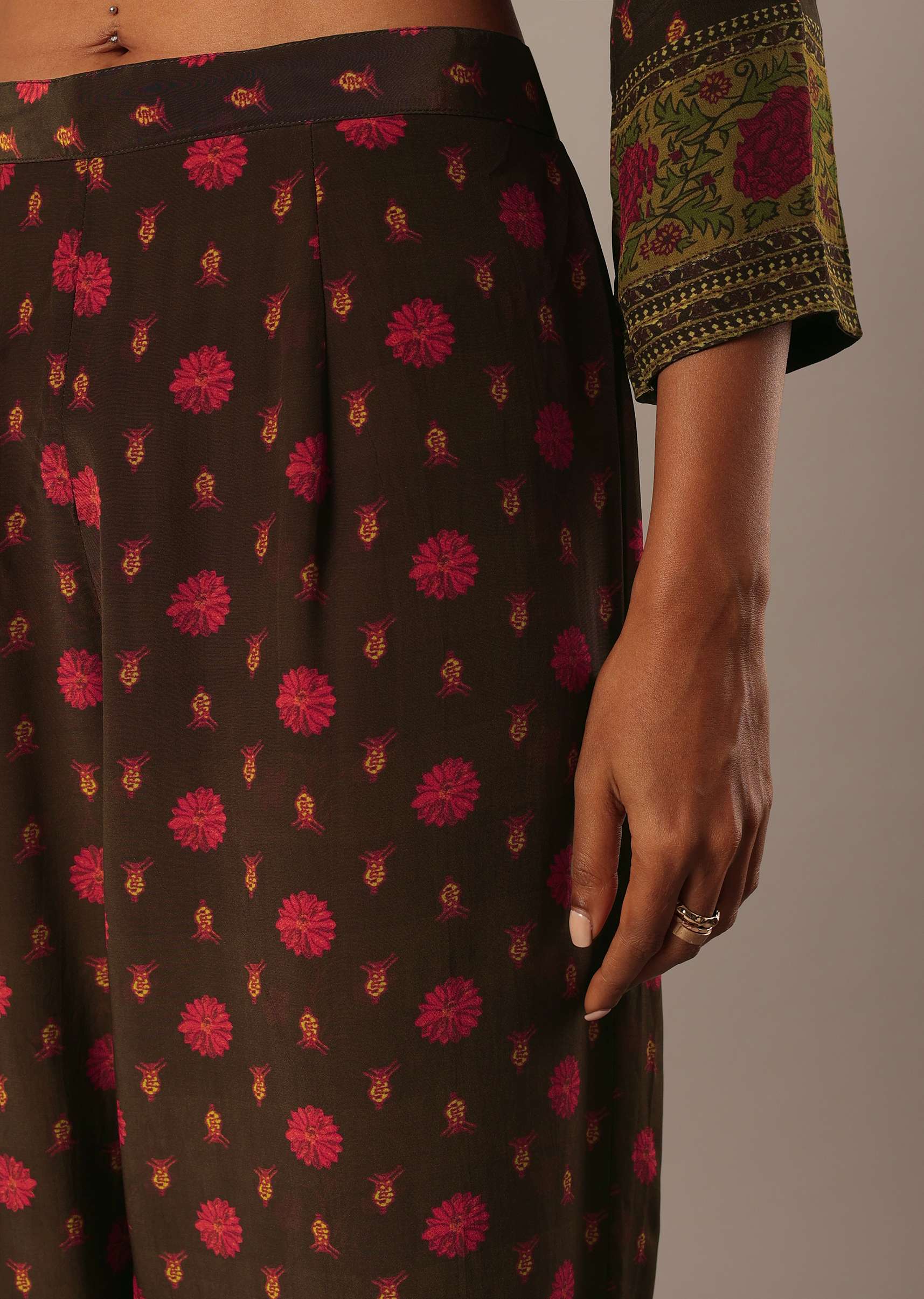 brown_short_kurti_set_with_printed_detail-sg199206_8_e306f125-2032-4182-ab57-c679acacfc90.jpg