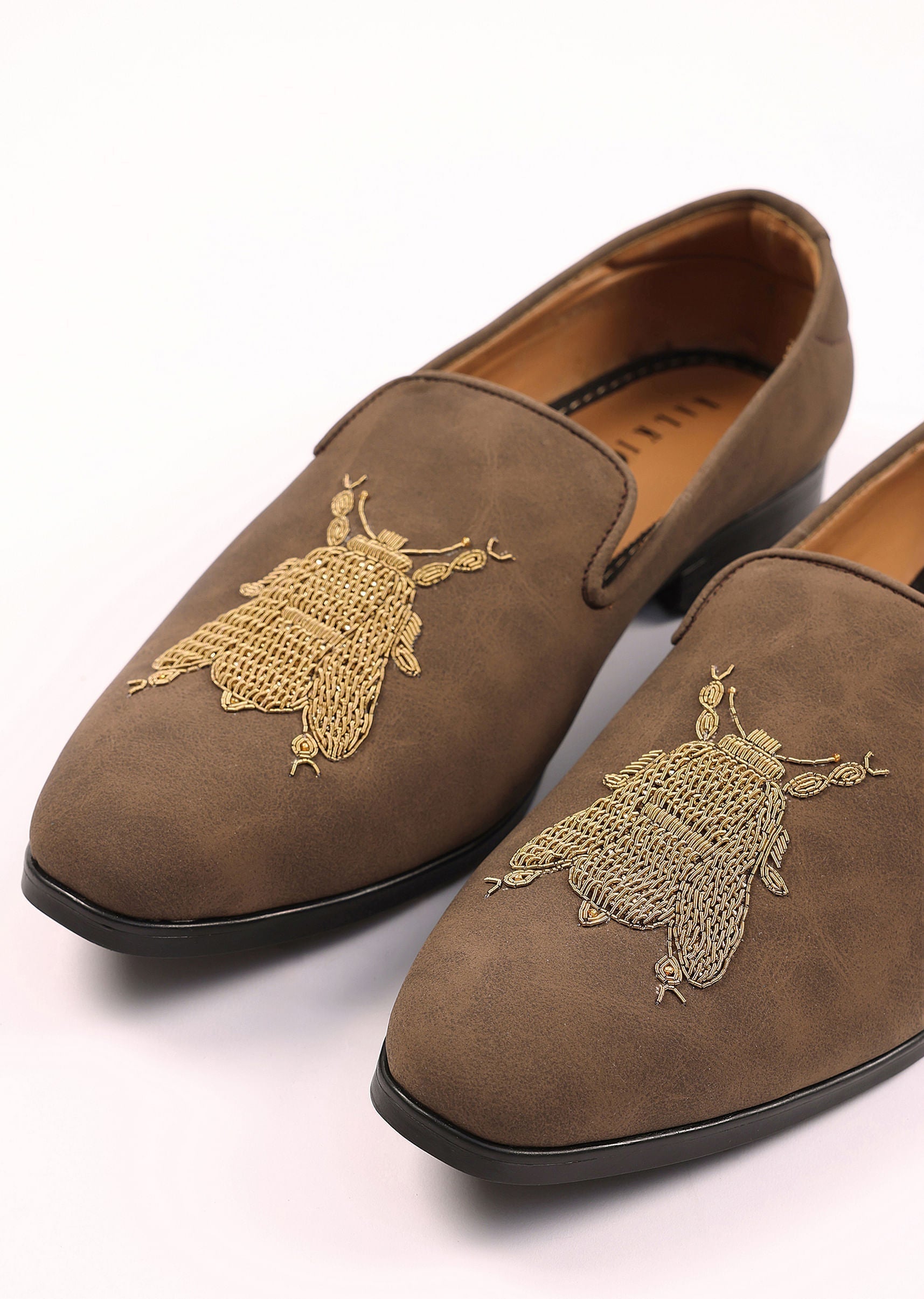 brown_zardosi_embroidered_jutti-sg250486_4_7fef3fb4-e24b-4679-b9d4-fffbaf4ec60e.jpg