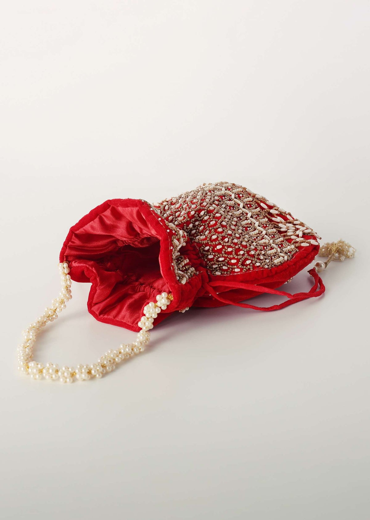cherry_red_potli_in_velvet_h-sg69907_1_28c54cb3-f282-42b0-8a92-61741325cc00.jpg