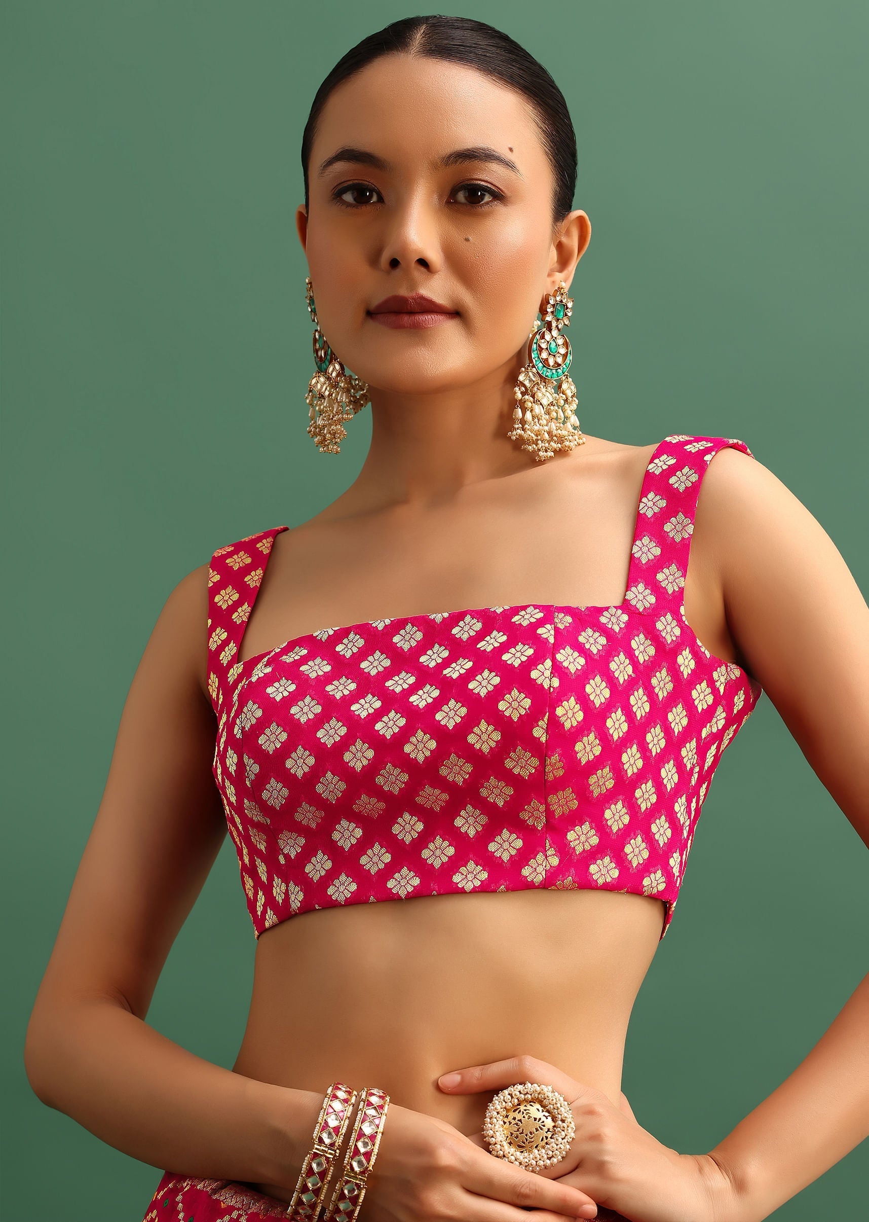 coral_khaddi_georgette_saree_with_zari_jaal_bandhani_weave_and_unstitc-sg182429_18_e283b0c9-db58-4568-915e-5d4acd4349b7.jpg