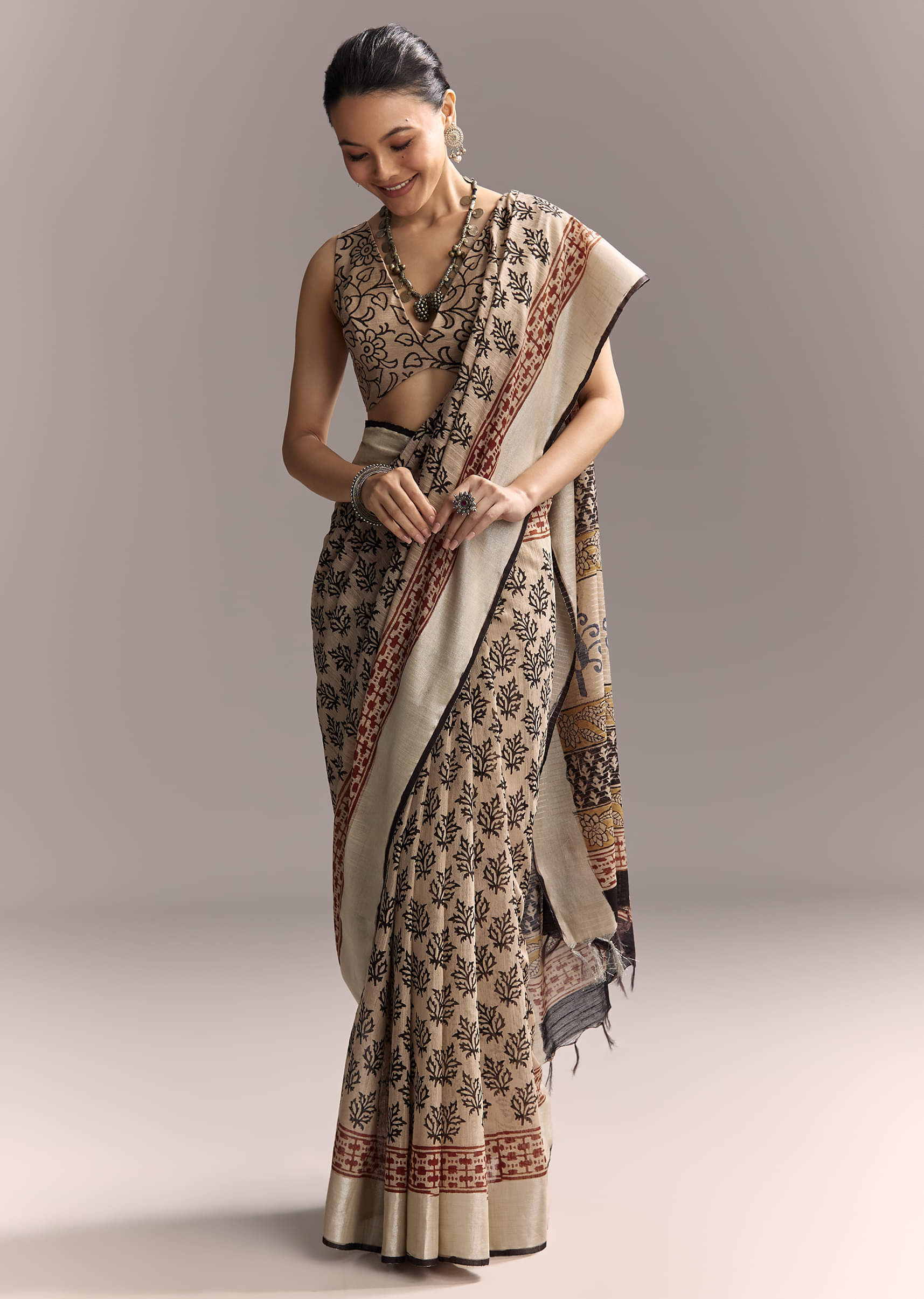 cream-linen-saree-with-black-hand-block-ajrakh-print-sg312205-5.jpg